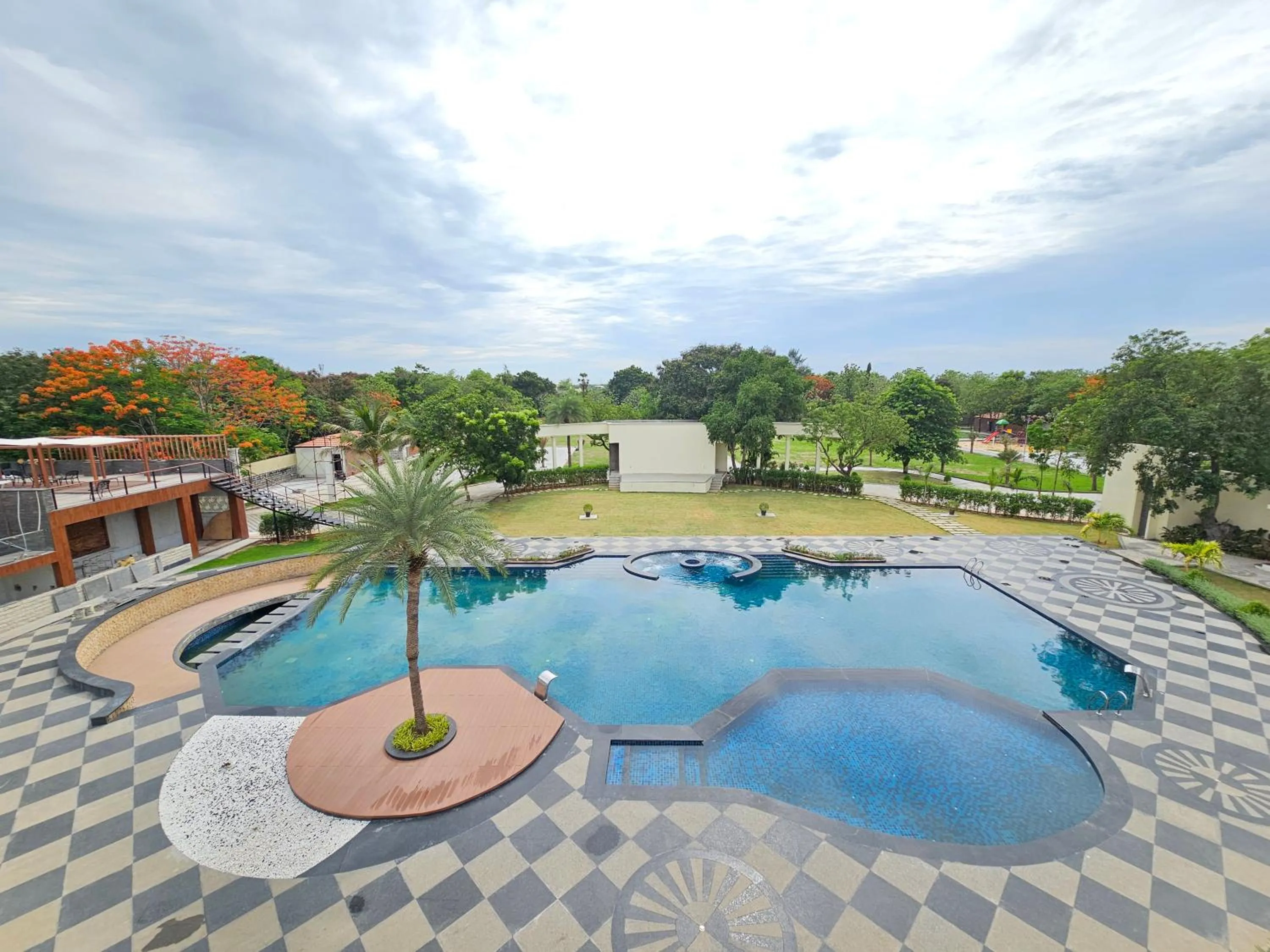 Swimming pool in Sathyam Grand Resorts, Sriperumbudur