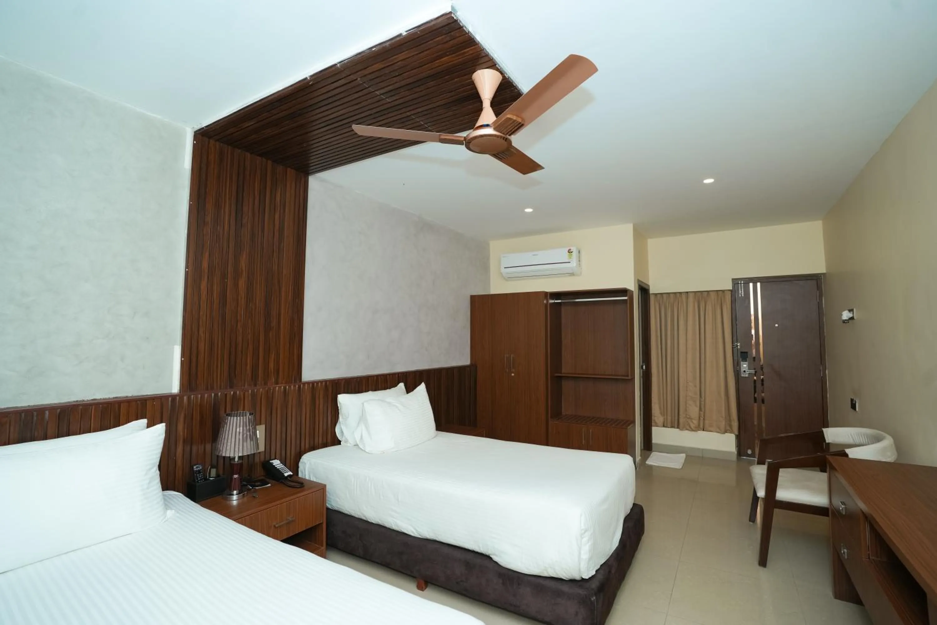 Bedroom, Bed in Sathyam Grand Resorts, Sriperumbudur