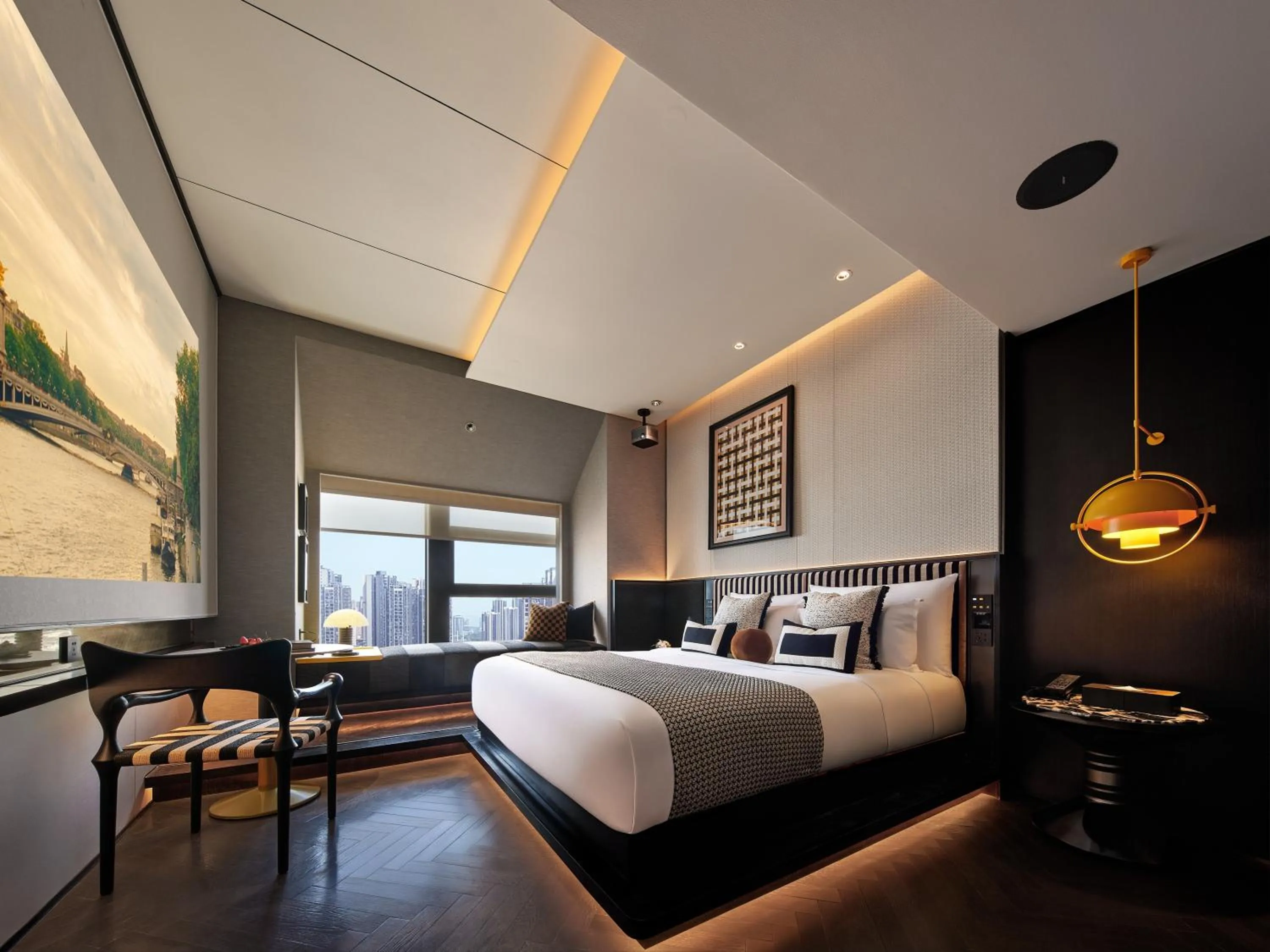 Photo of the whole room, Bed in ISEYA Design Hotel Chengdu Taikoo Li