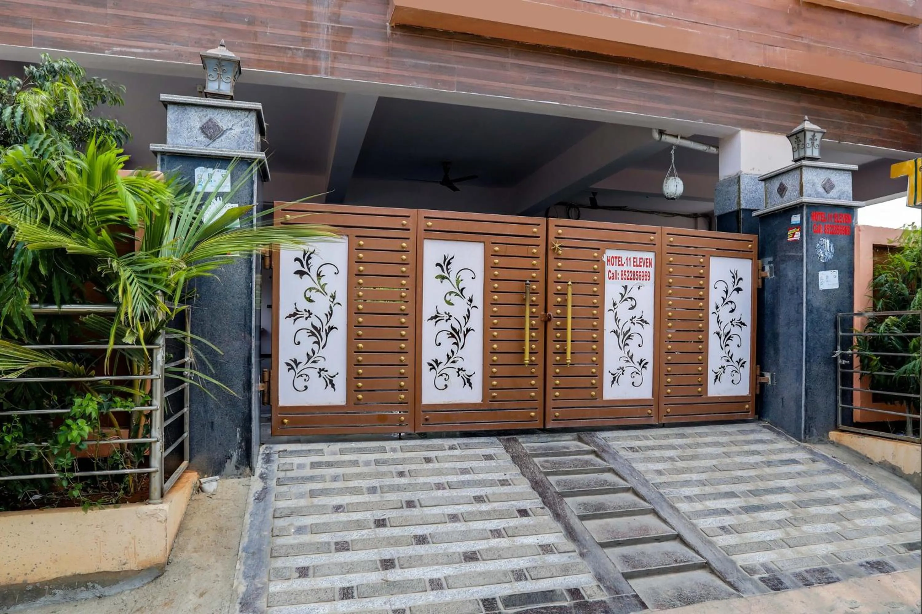 Facade/entrance in Hotel O 11 Eleven