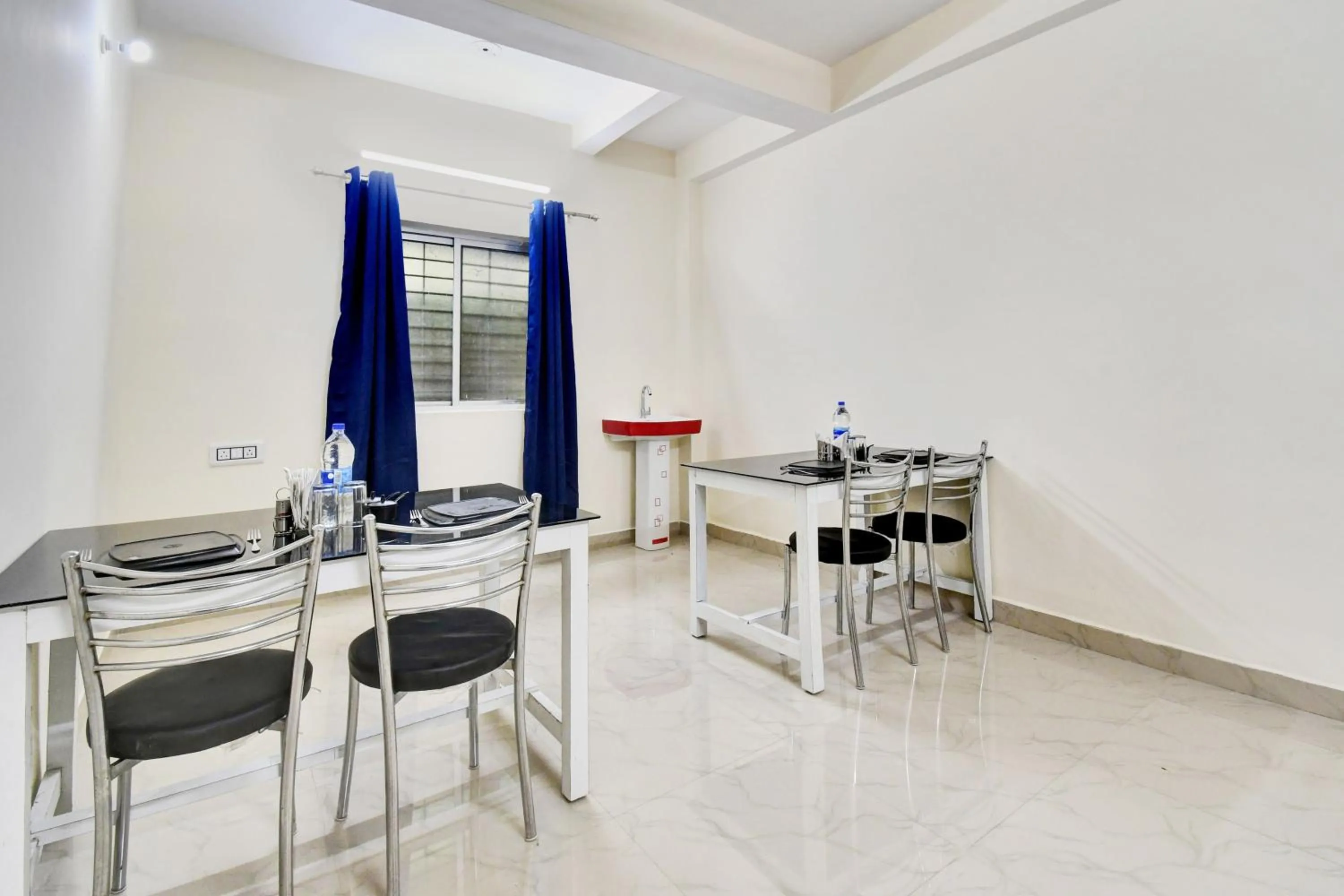 Dining area in Super Hotel O AURA HOTEL SONNET INNS