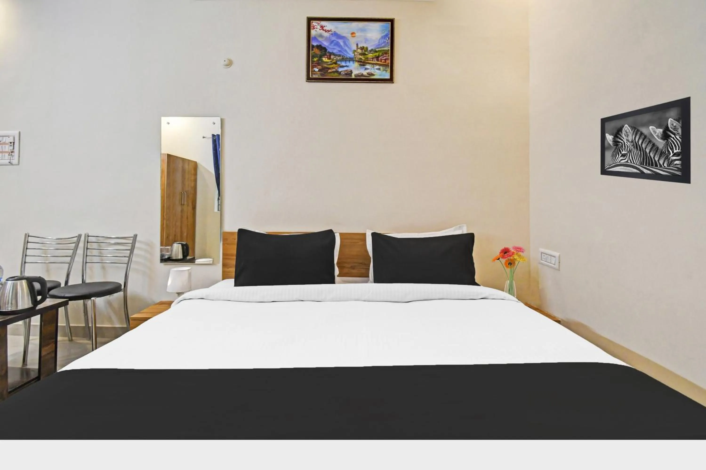 Bedroom, Bed in Super Hotel O AURA HOTEL SONNET INNS