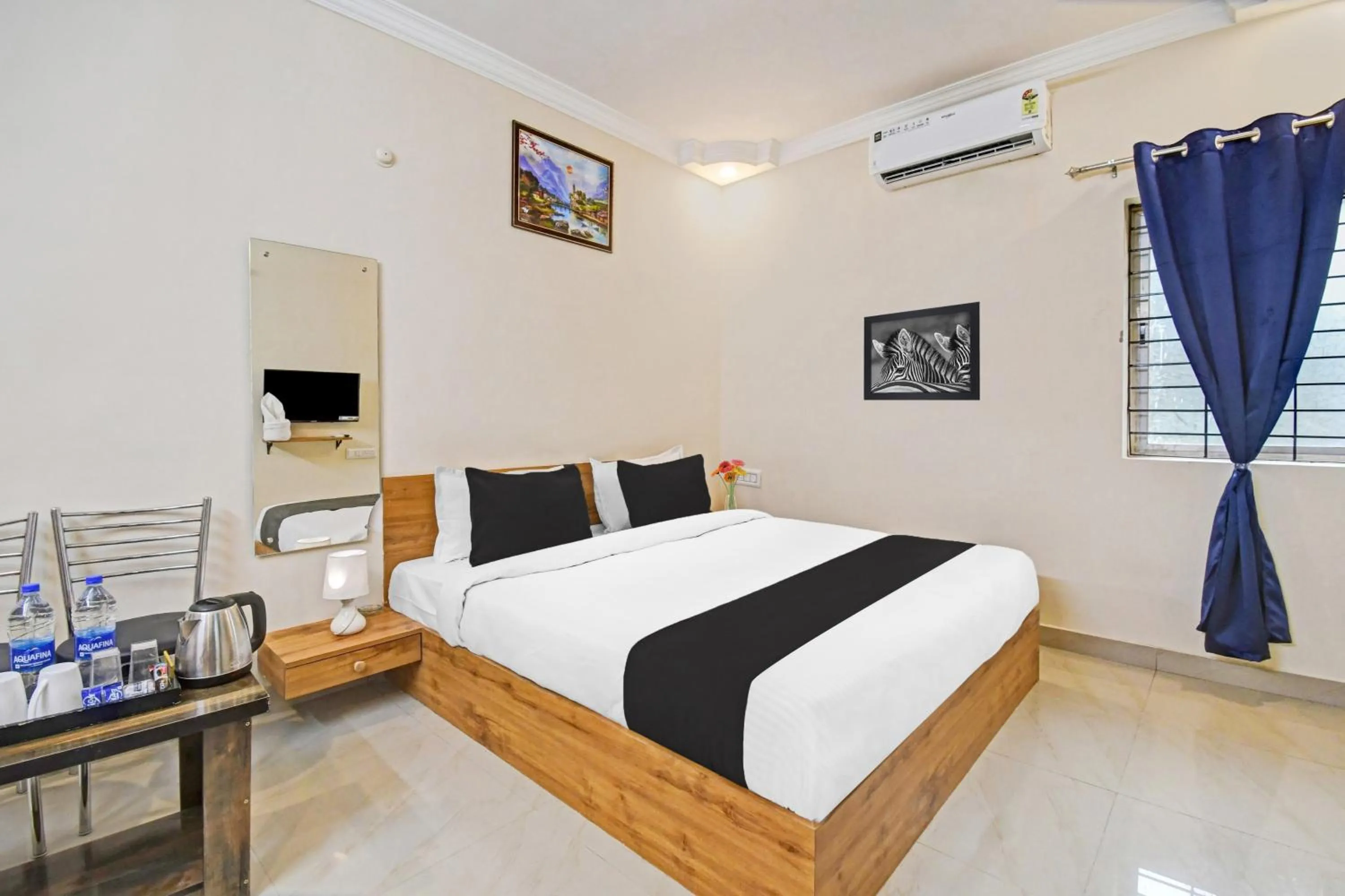 Bedroom, Bed in Super Hotel O AURA HOTEL SONNET INNS