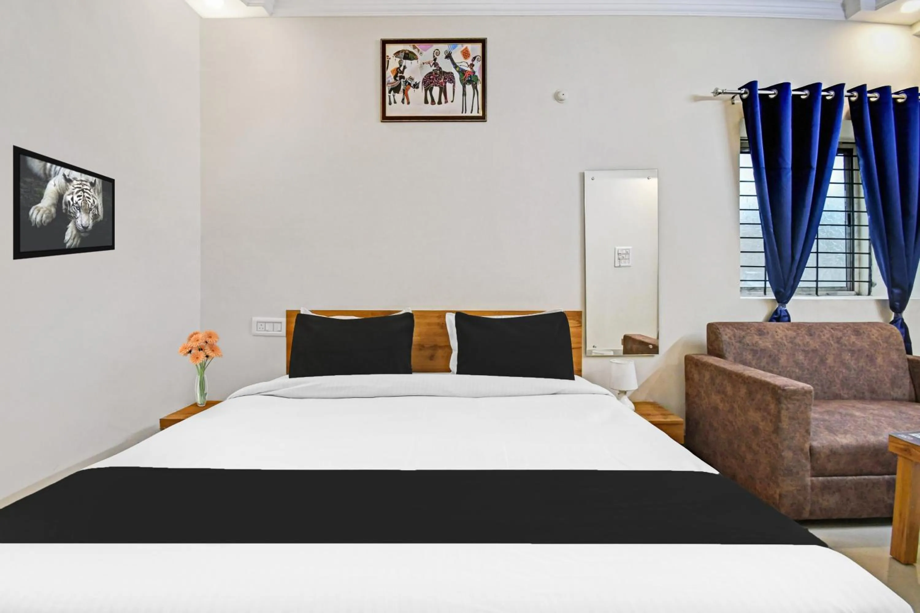 Bedroom, Bed in Super Hotel O AURA HOTEL SONNET INNS