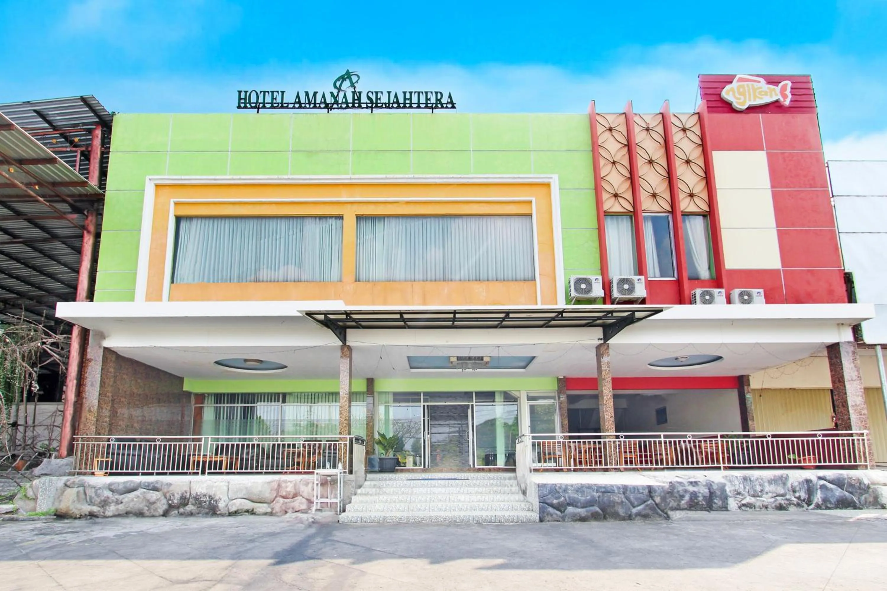 Facade/entrance in Hotel O Amanah Sejahtera Near Bandara Adi Soemarmo