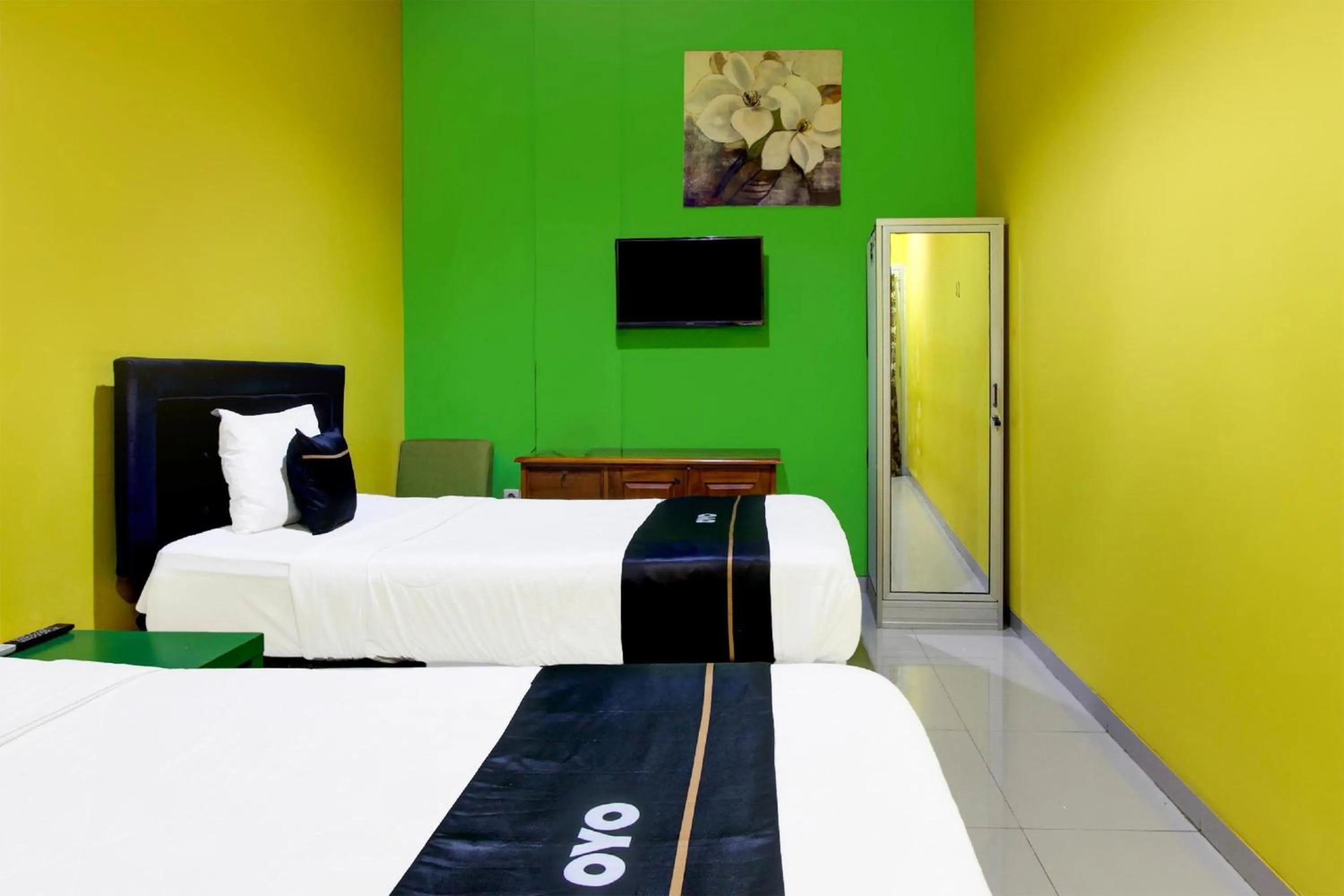 Photo of the whole room, Bed in Hotel O Amanah Sejahtera Near Bandara Adi Soemarmo