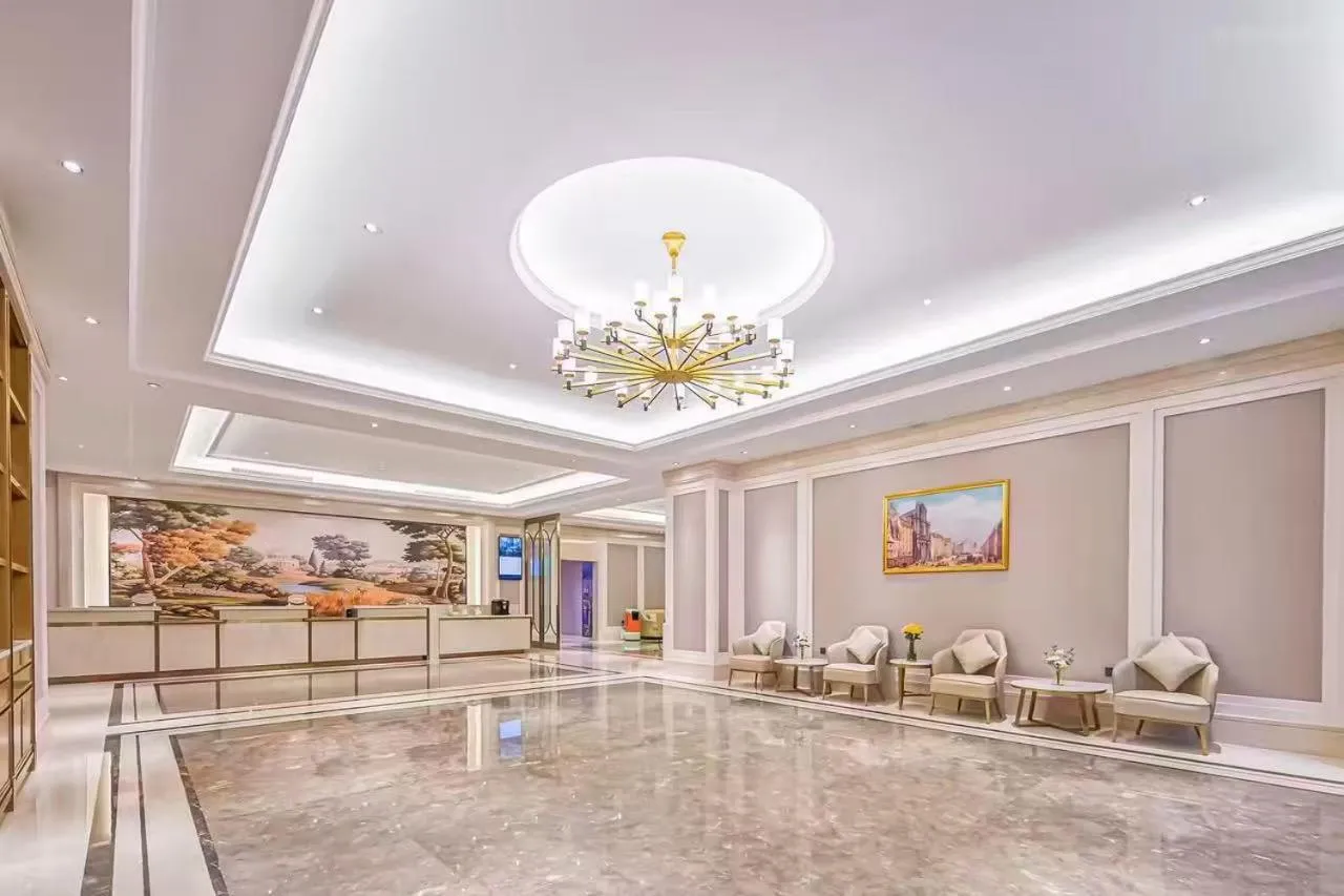 Vienna Hotel Jiangjin Wanda Plaza Shengquansi Subway Station