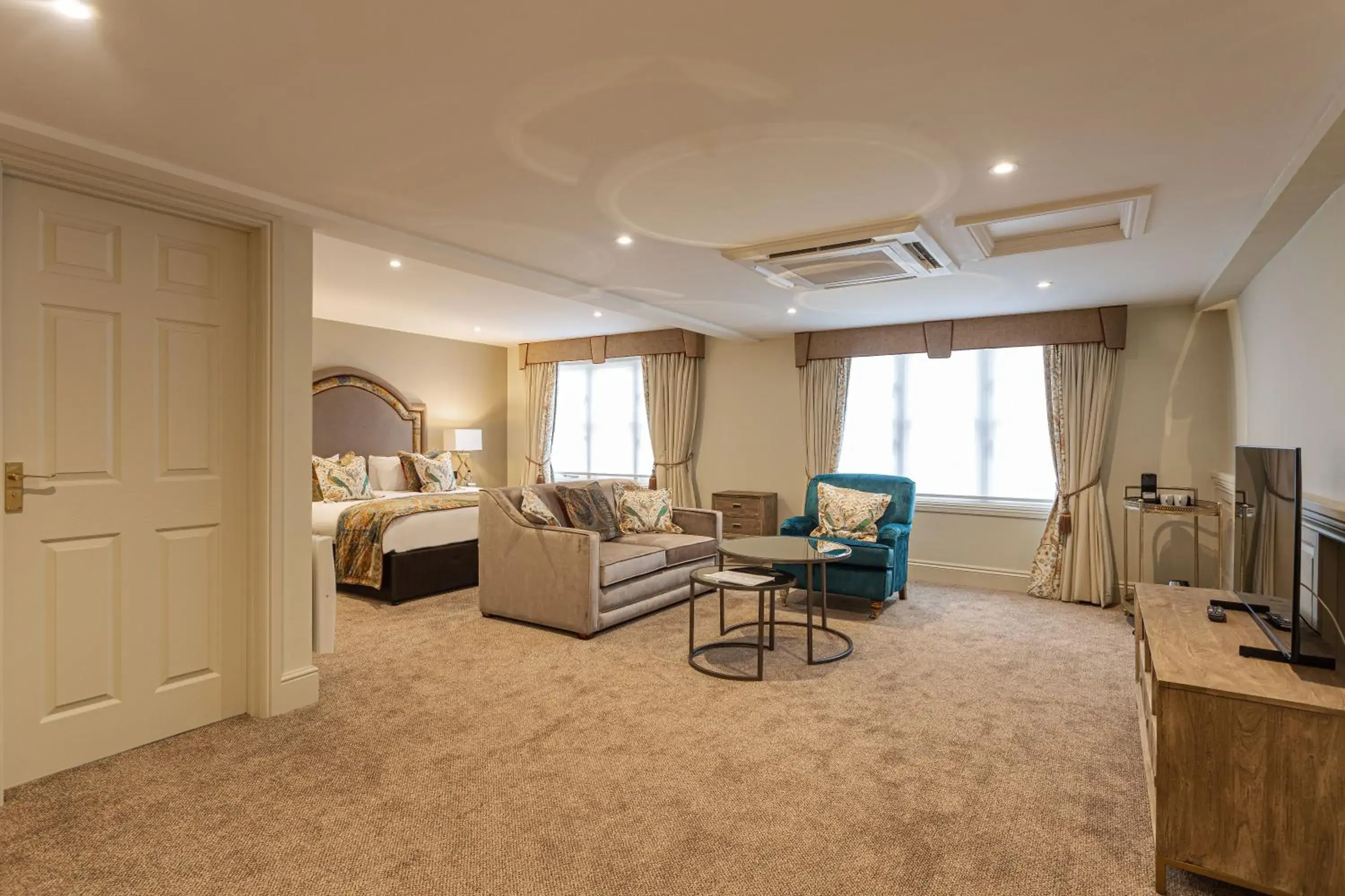 Deluxe Junior Suite in The Swan Hotel, Wells, Somerset - The Coaching Inn Group Deluxe Junior Suite in The Swan Hotel, Wells, Somerset - The Coaching Inn Group