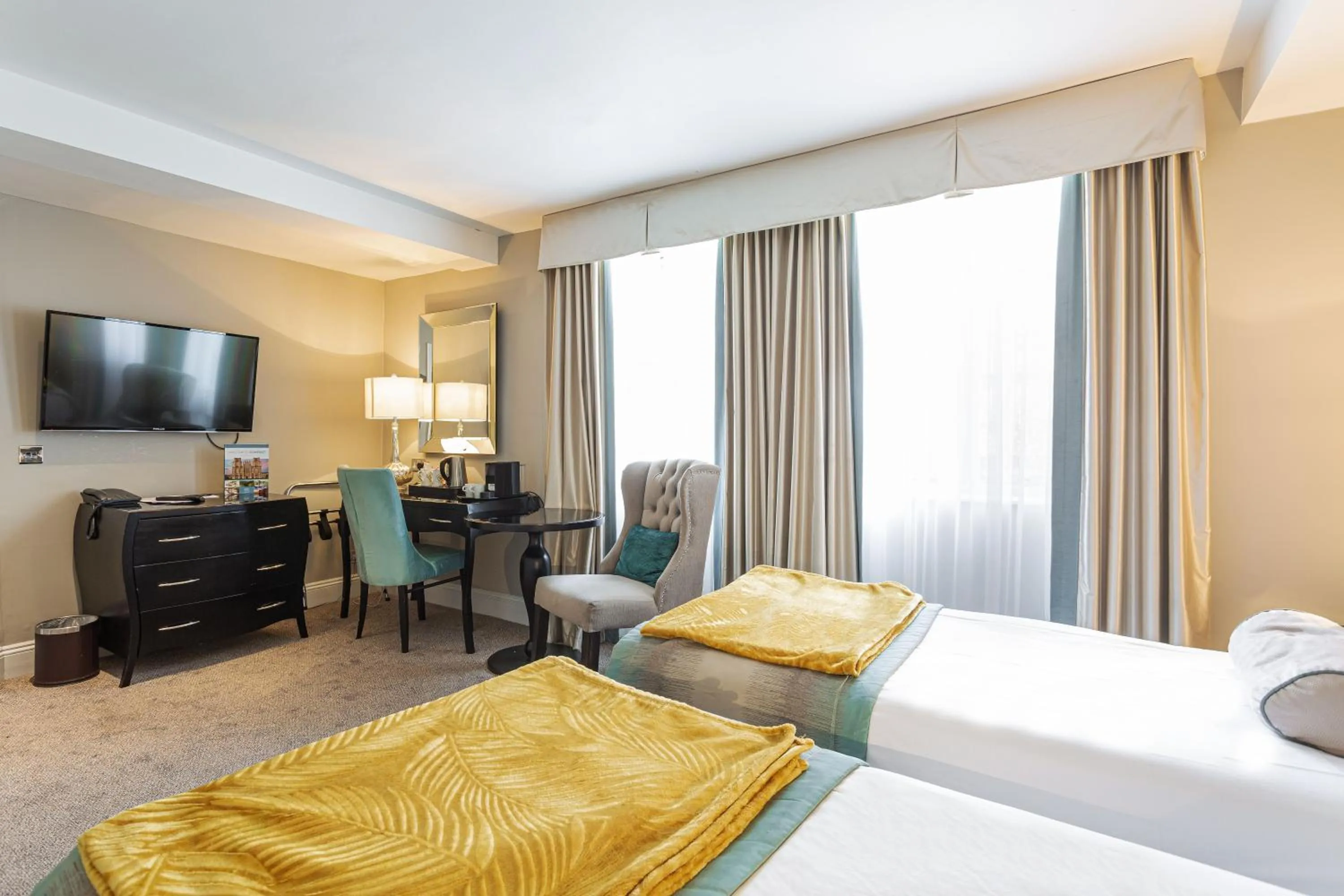 Bed in The Swan Hotel, Wells, Somerset - The Coaching Inn Group