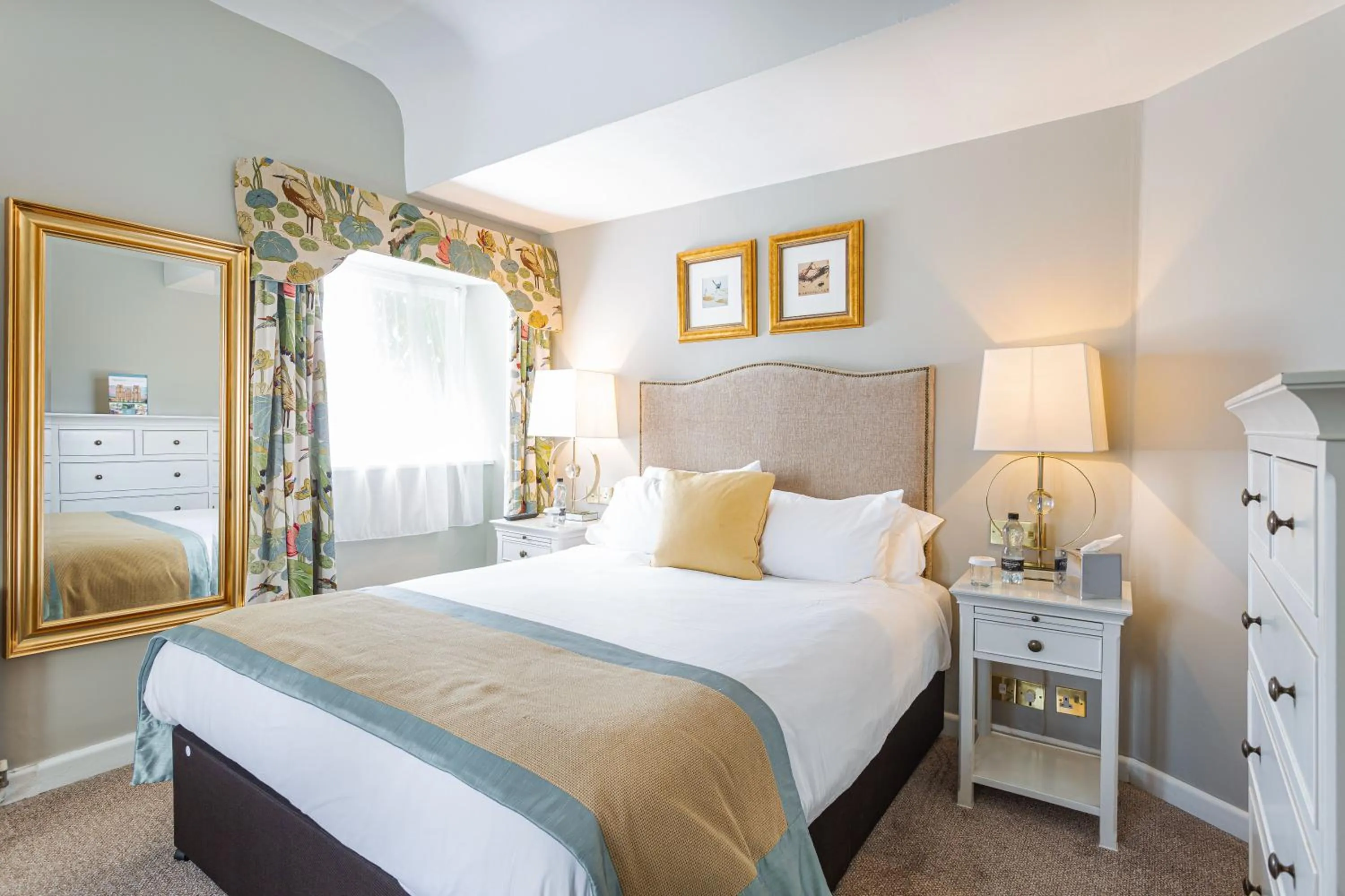 Bed in The Swan Hotel, Wells, Somerset - The Coaching Inn Group