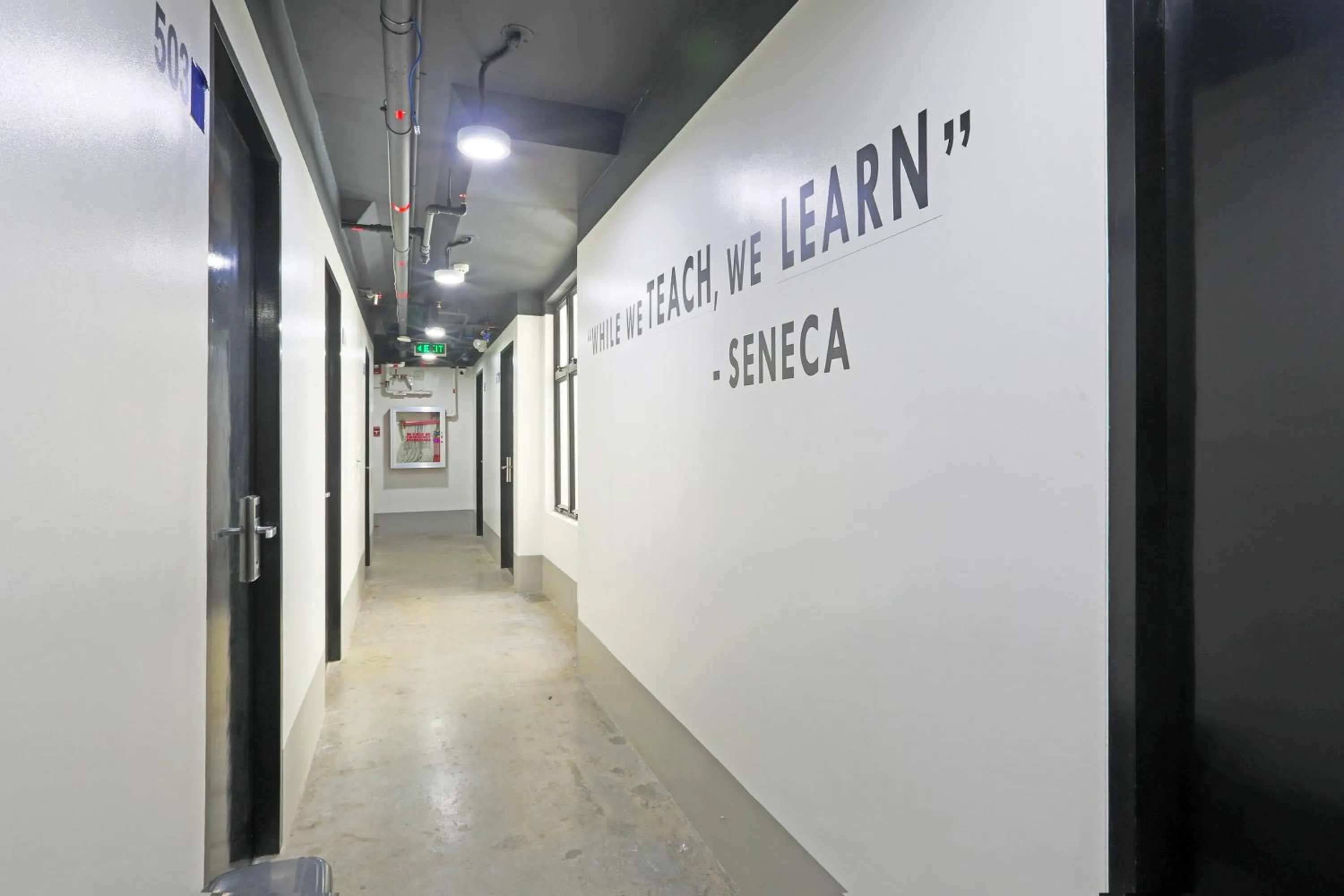 Lobby or reception in Spot On Classy Bunkbeds Near Makati Manila Formerly MYTOWN Madrid