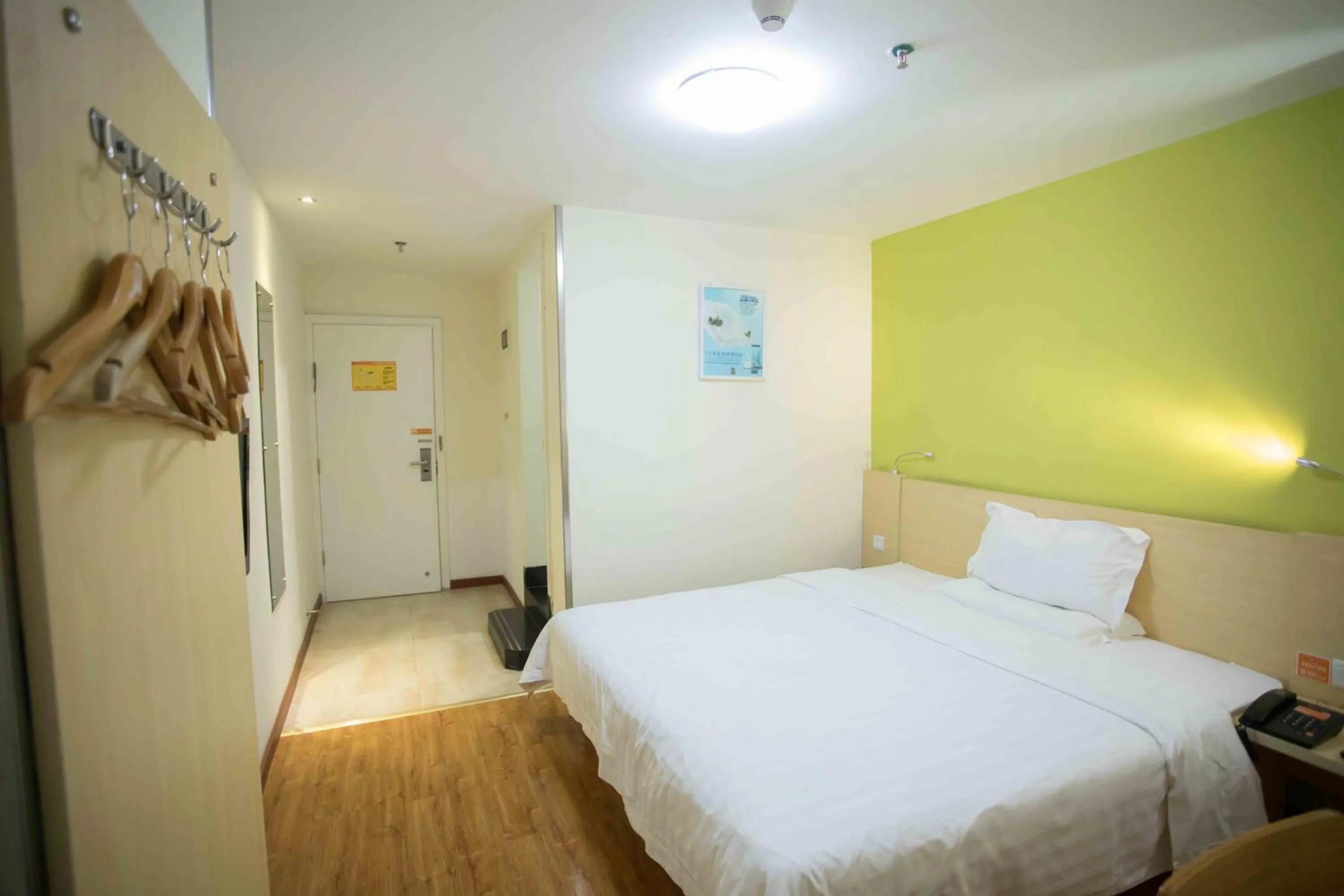 Bed in 7Days Inn Huizhou West Lake