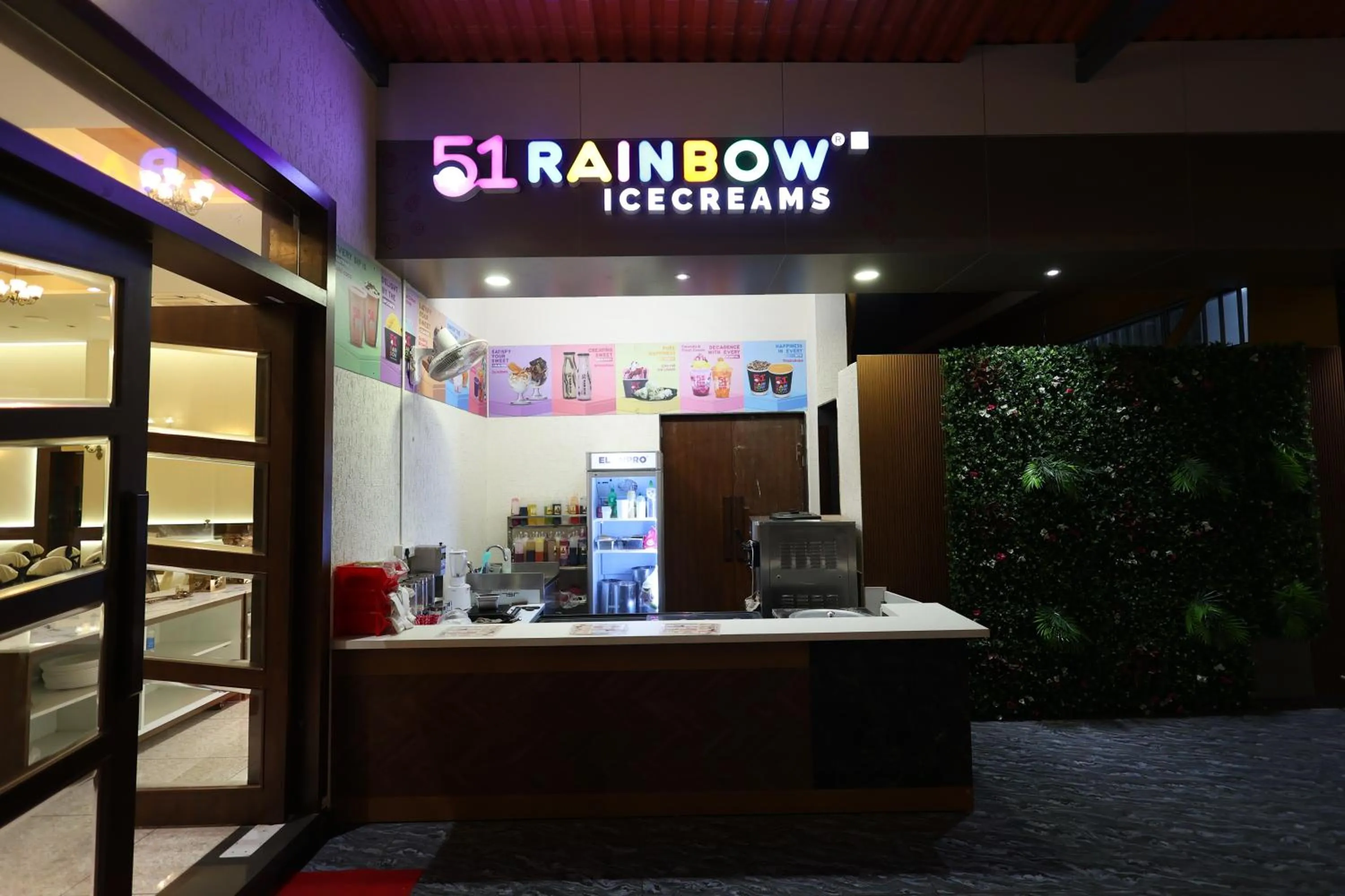 Restaurant/places to eat in Hotel Grand Haveli