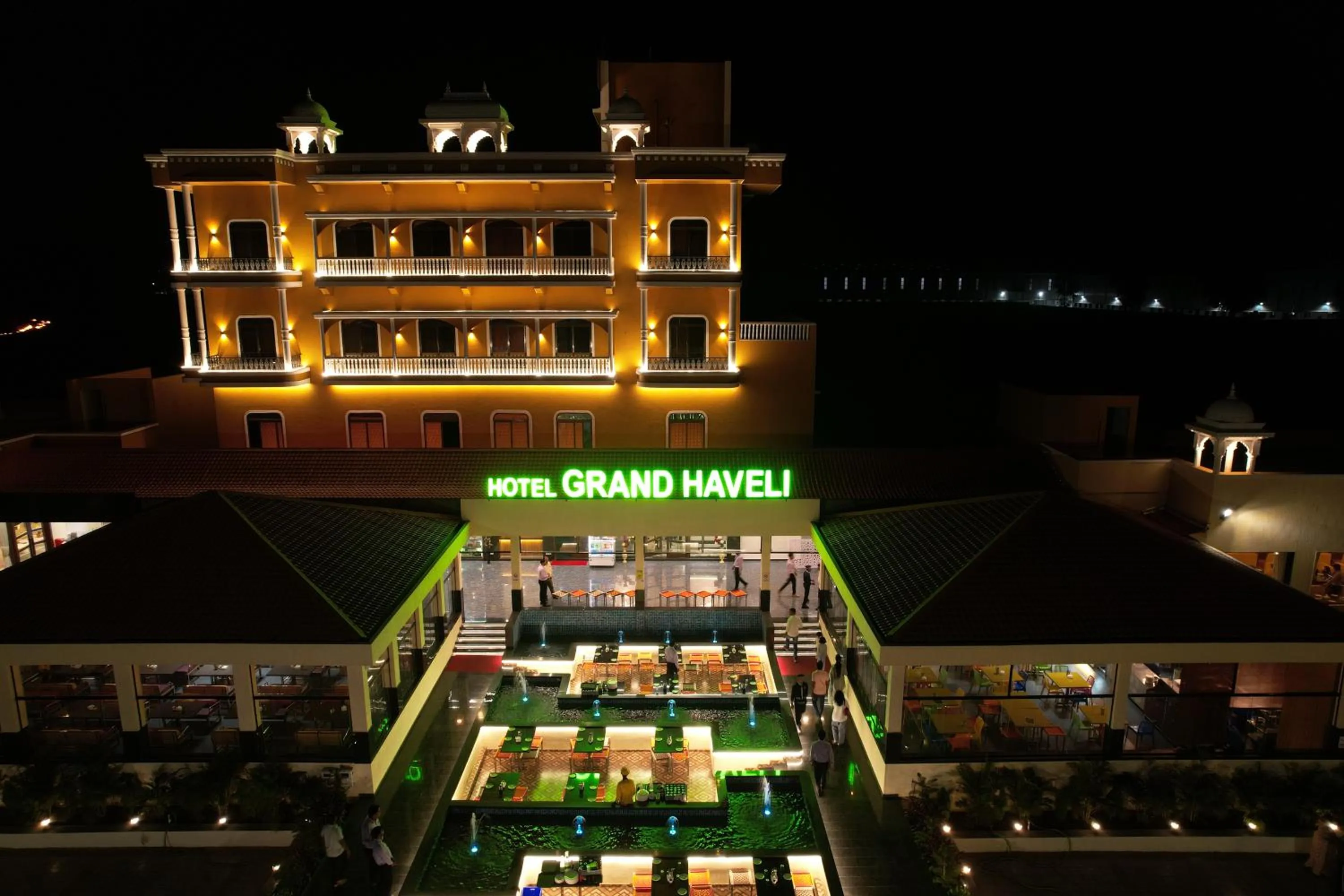 Restaurant/places to eat in Hotel Grand Haveli
