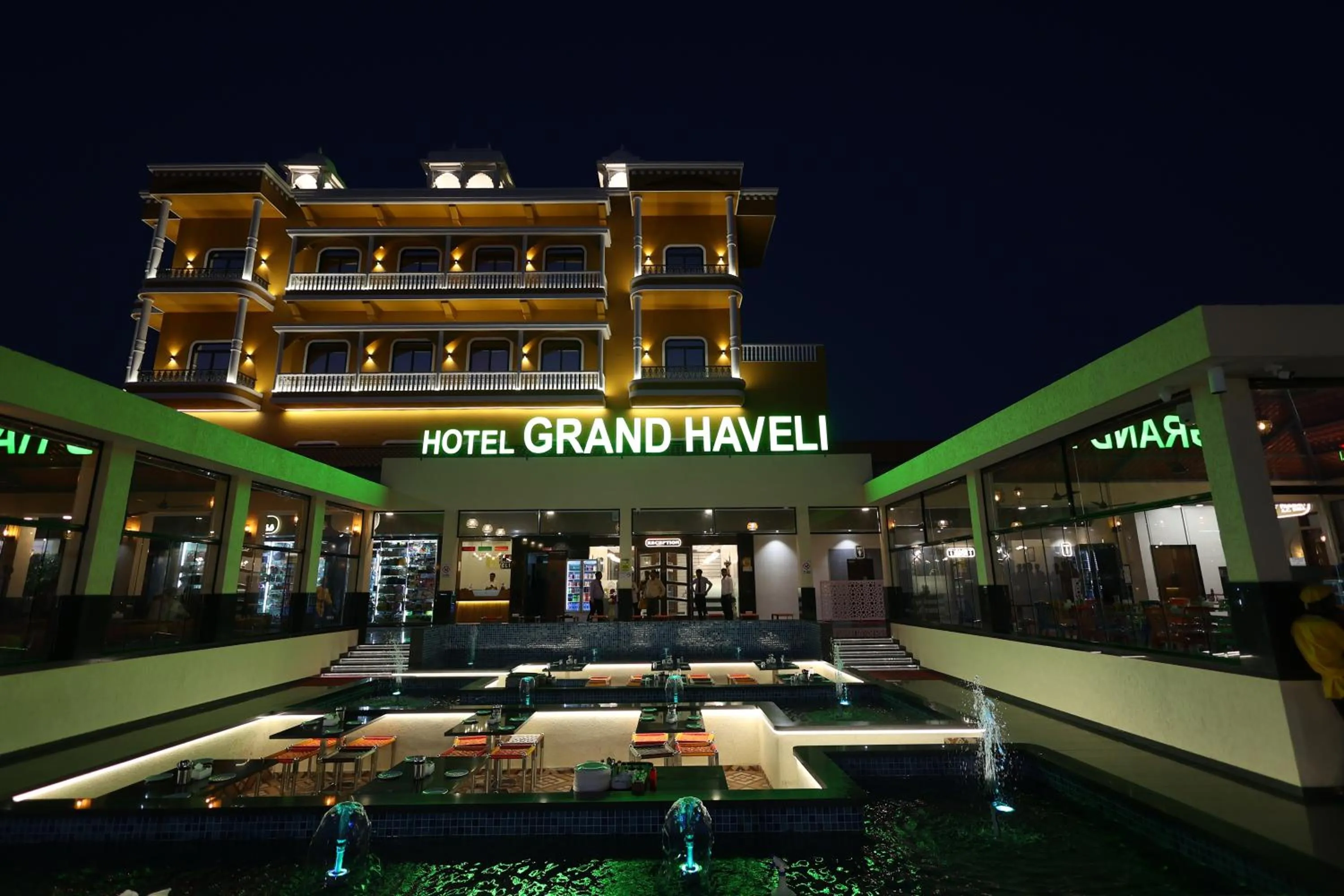 Restaurant/places to eat in Hotel Grand Haveli
