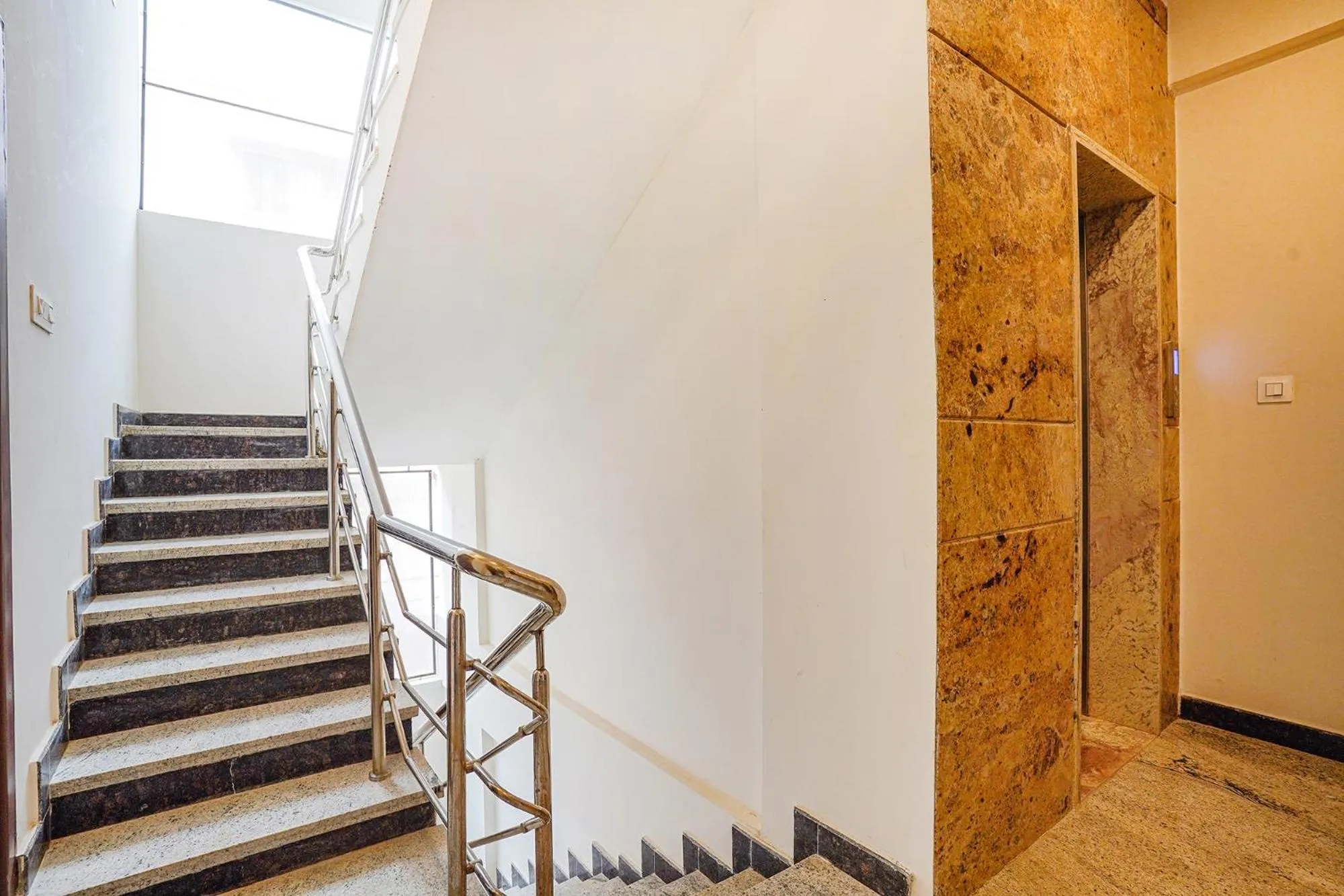 Lobby or reception in FabHotel The Pearl Boutique - Electronic City