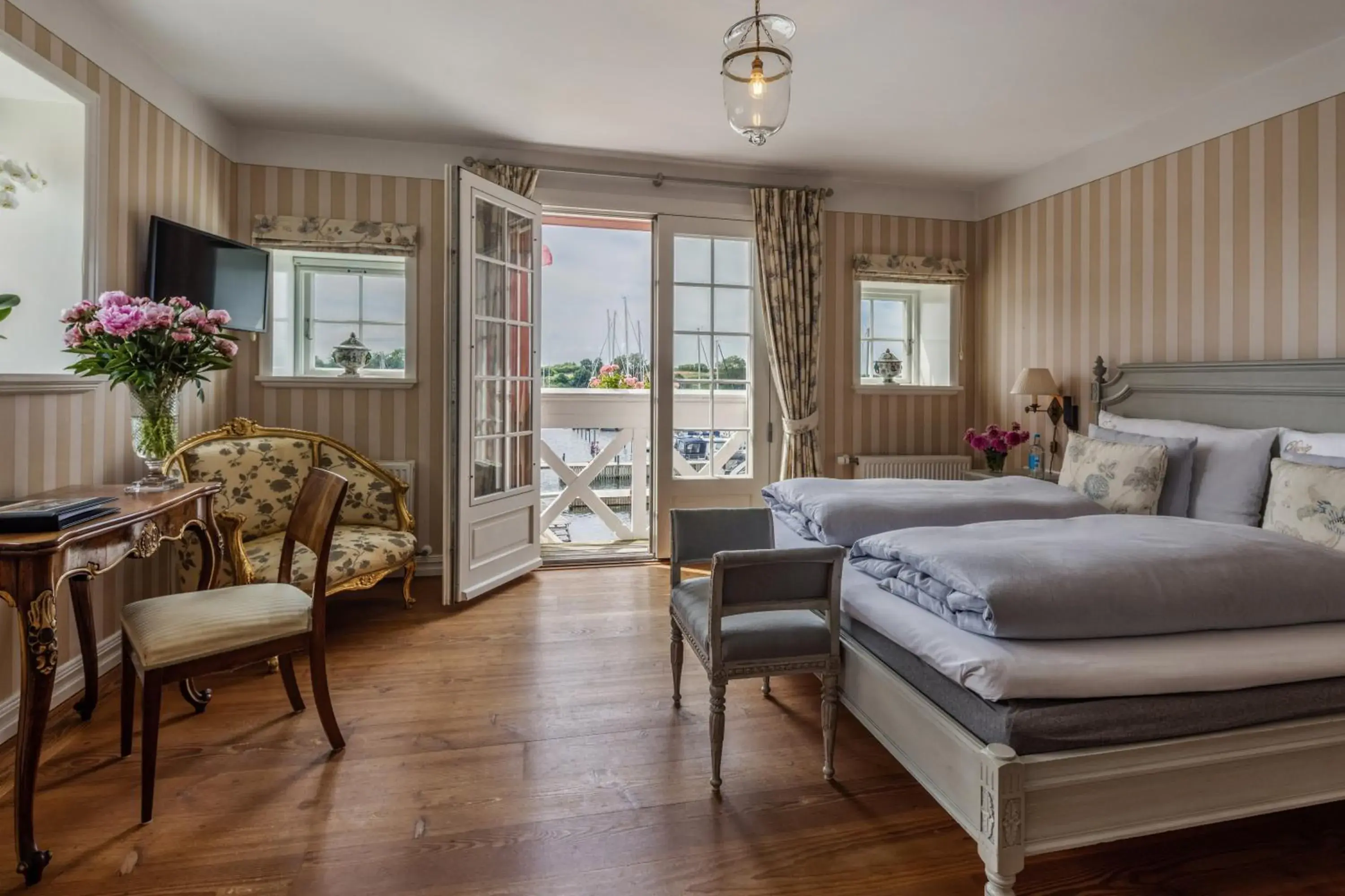 King Suite with Sea View in Dyvig Badehotel King Suite with Sea View in Dyvig Badehotel