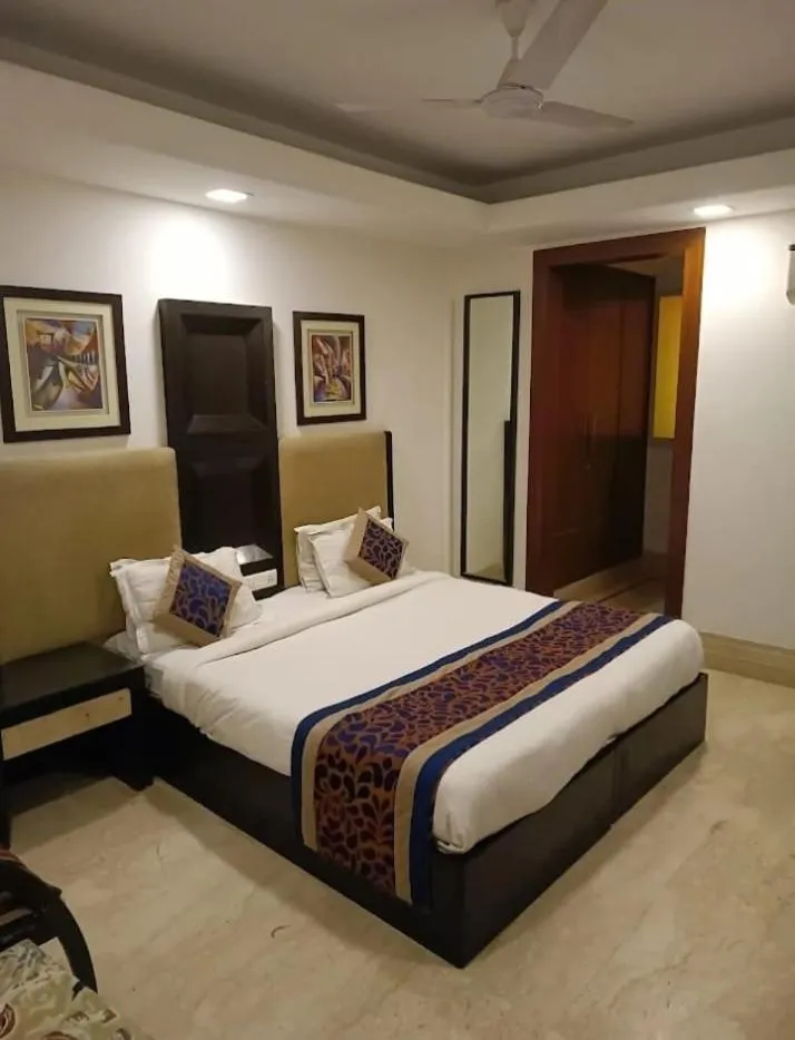 Bedroom, Bed in Aaron residency