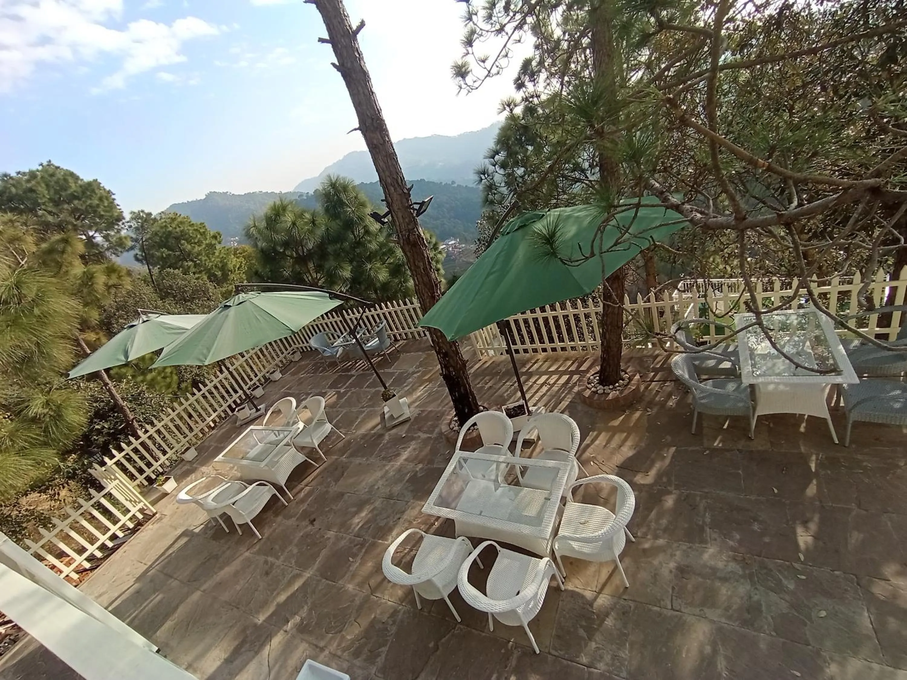 Restaurant/places to eat in Koro Treehouse Resort Luxury Wooden Cottages and Villas with Private Pool