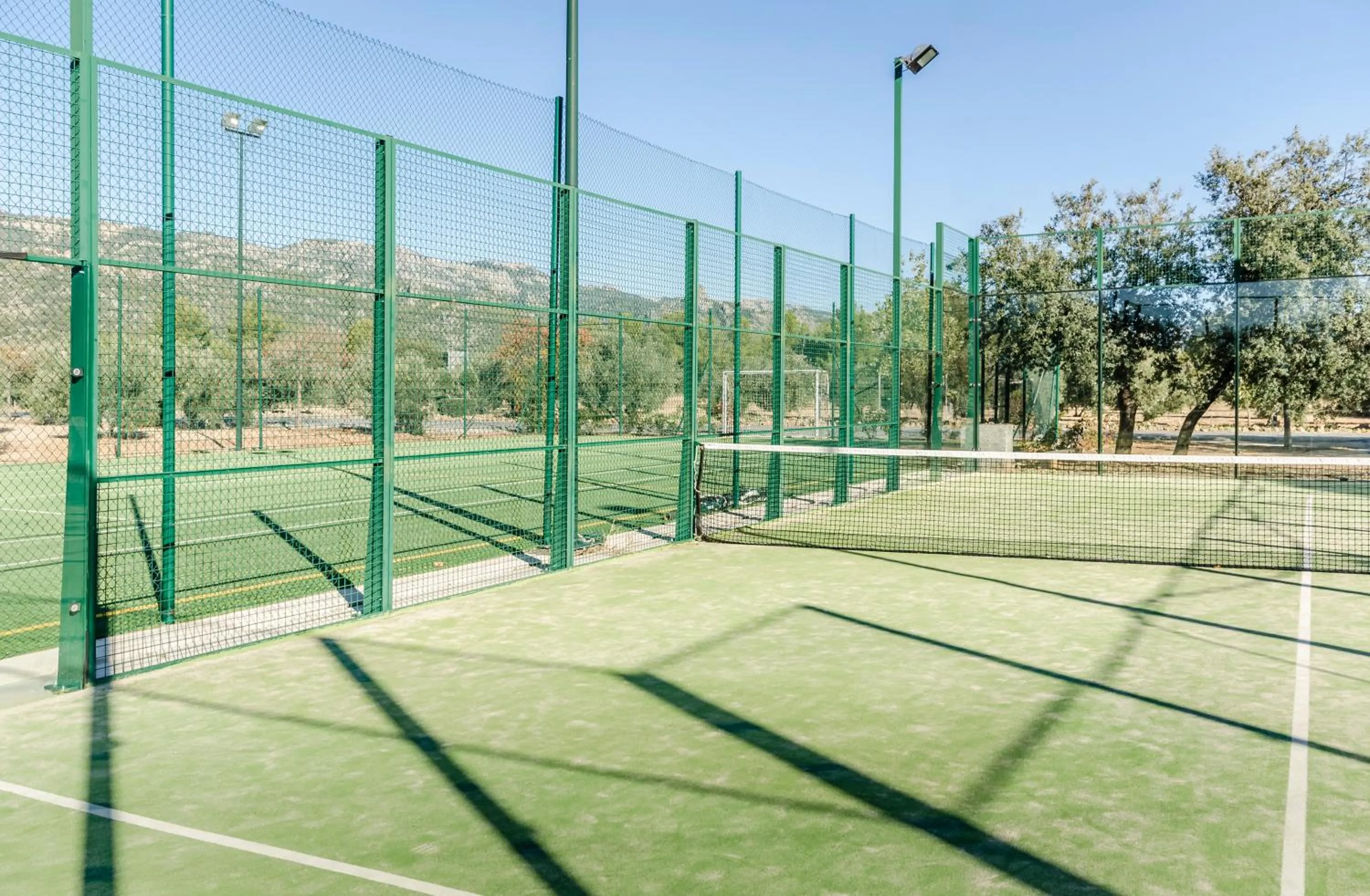 Tennis court in Hotel Rural Los Nogales