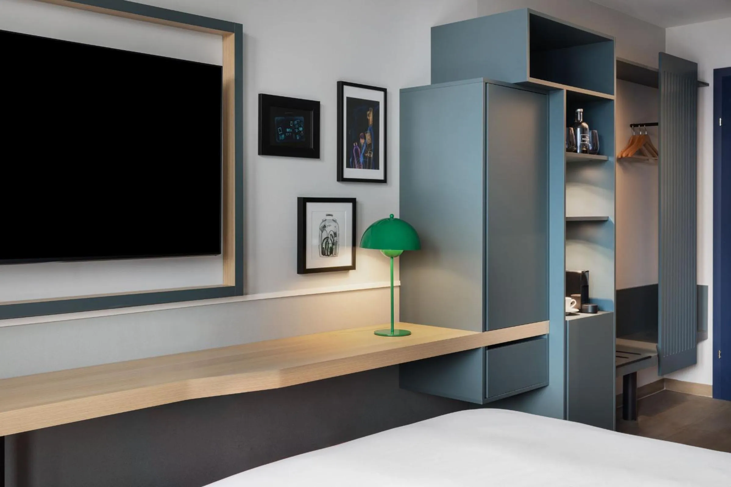 TV and multimedia, Bed in The Passenger, a Tribute Portfolio Hotel