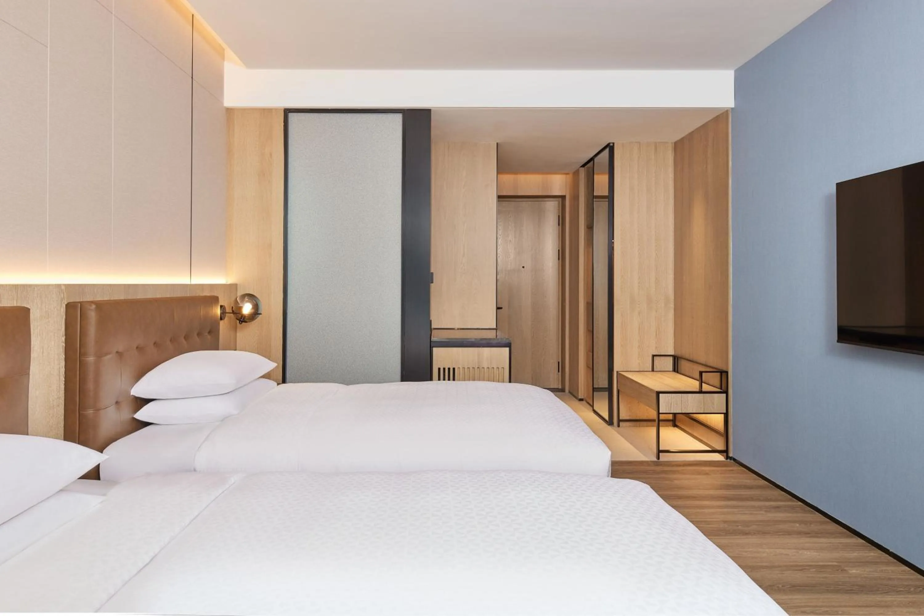 Photo of the whole room, Bed in Four Points by Sheraton Huzhou