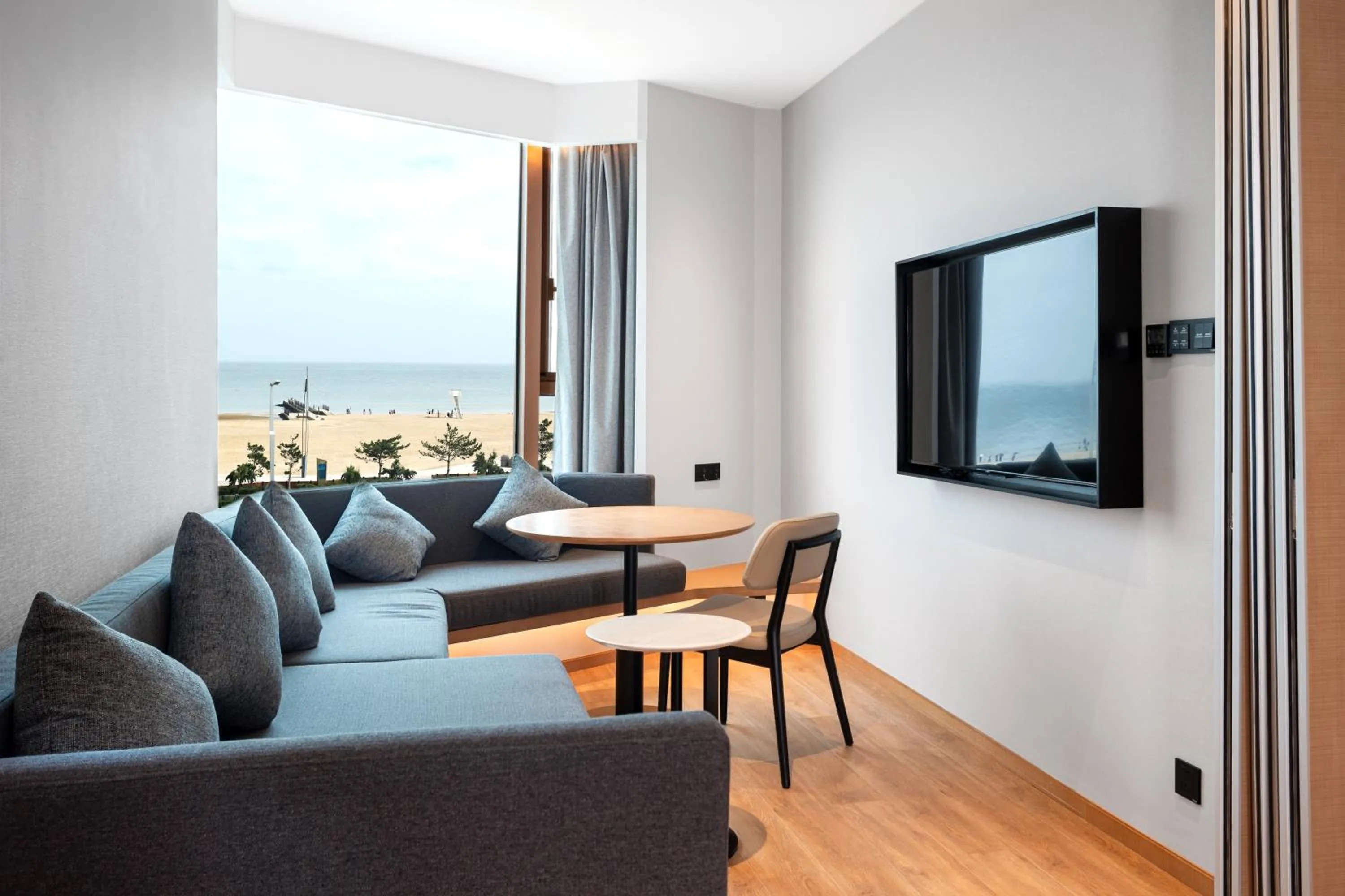 Living room in Fairfield by Marriott Yantai