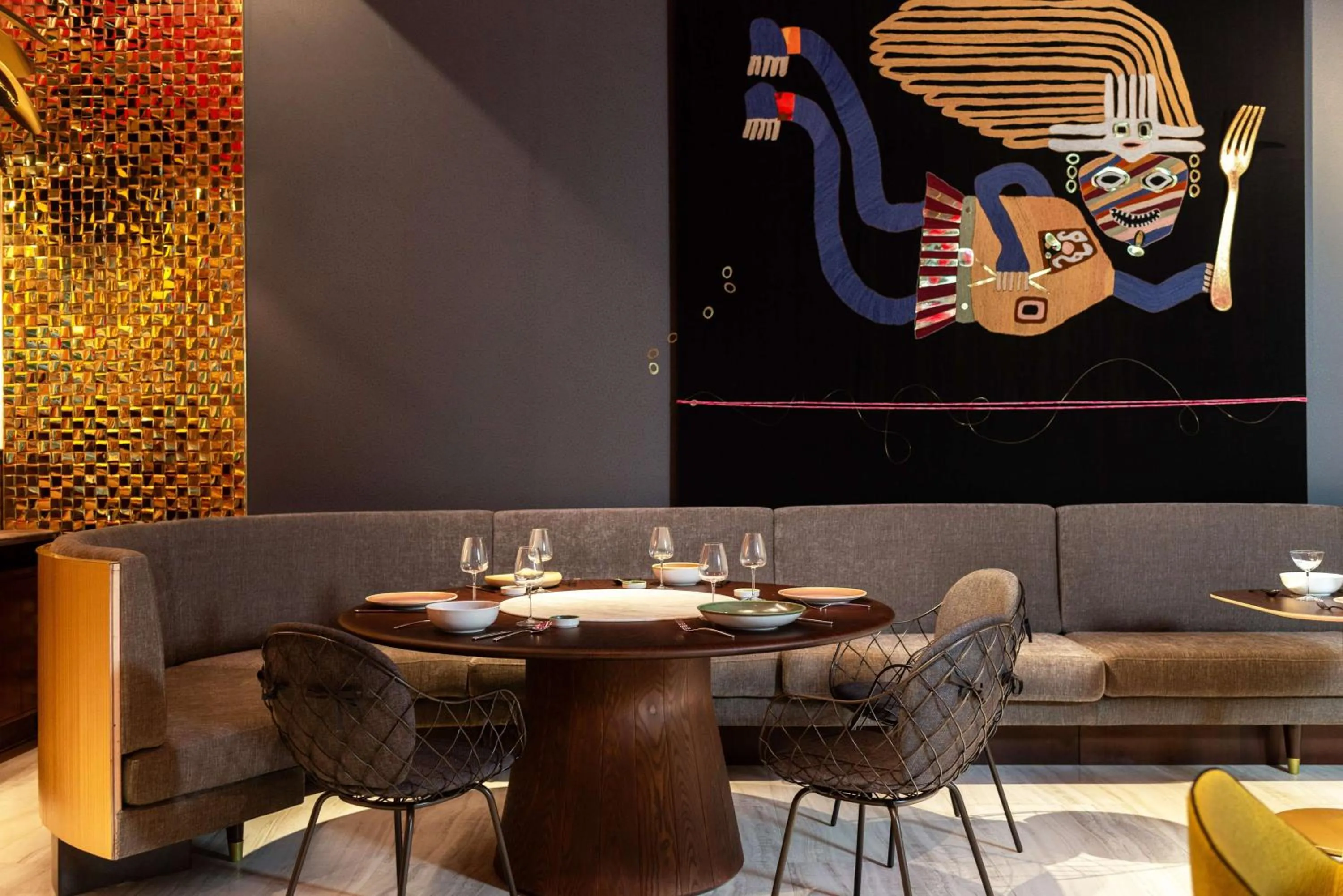 Restaurant/places to eat in Nhow Lima