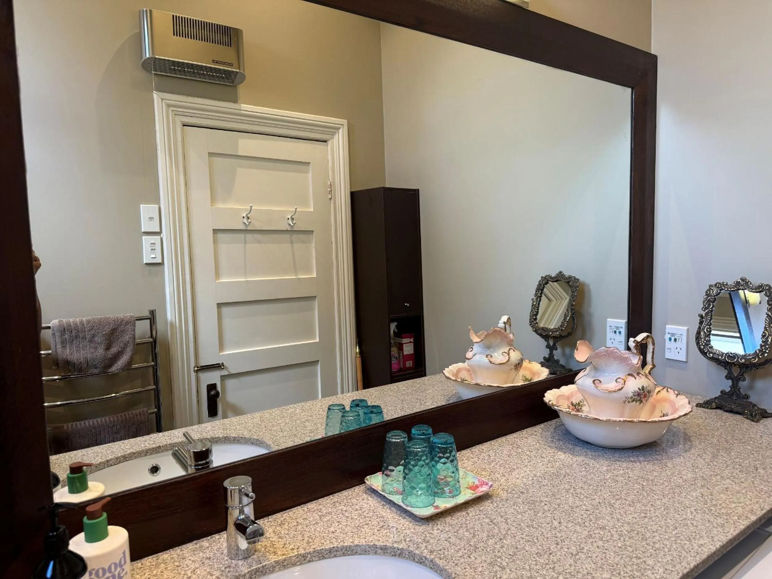 Bathroom in Anglesea House Inn