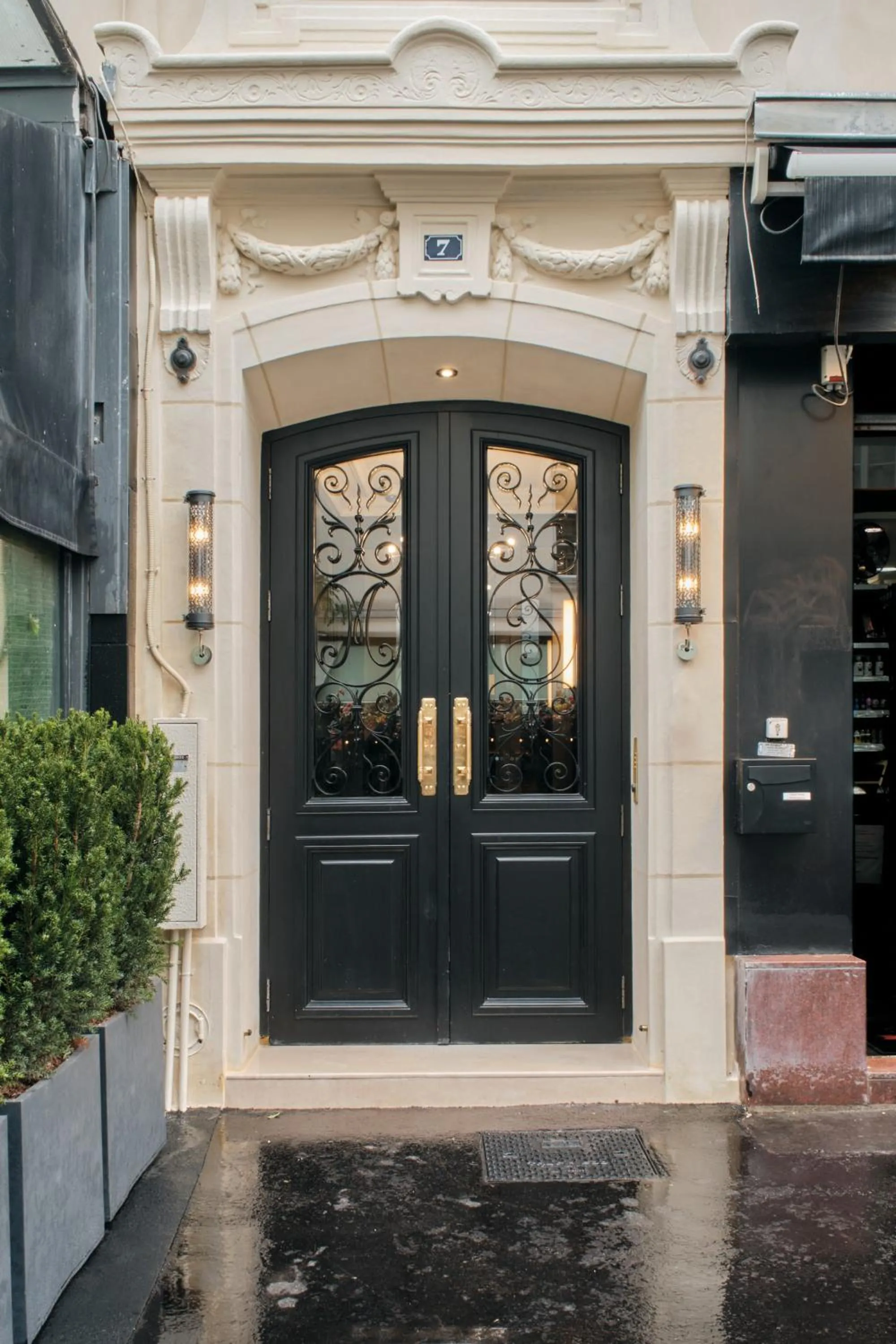 Facade/entrance in Nestay Les Halles