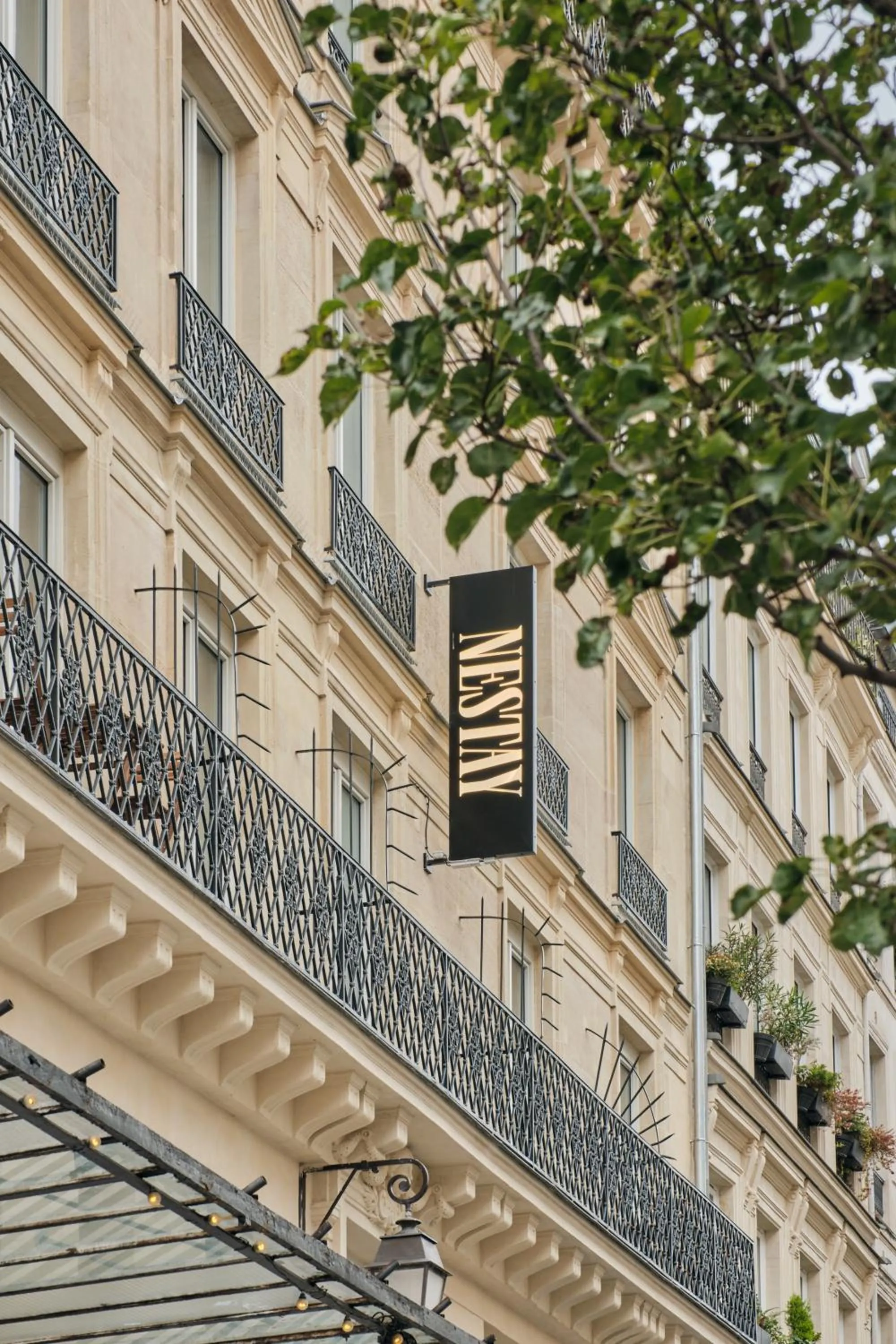 Property building in Nestay Les Halles