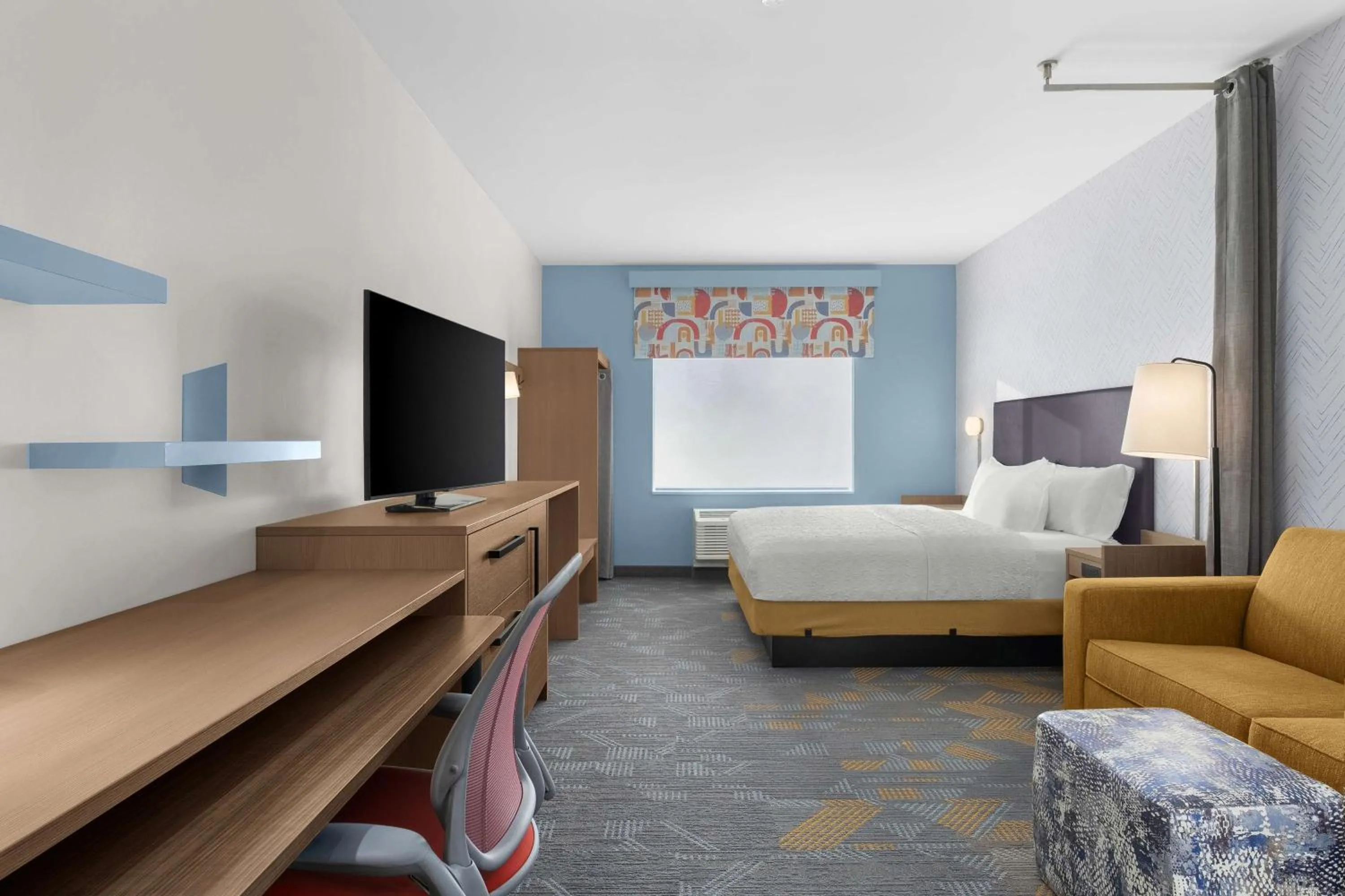 Living room, Bed in Home2 Suites By Hilton Eureka