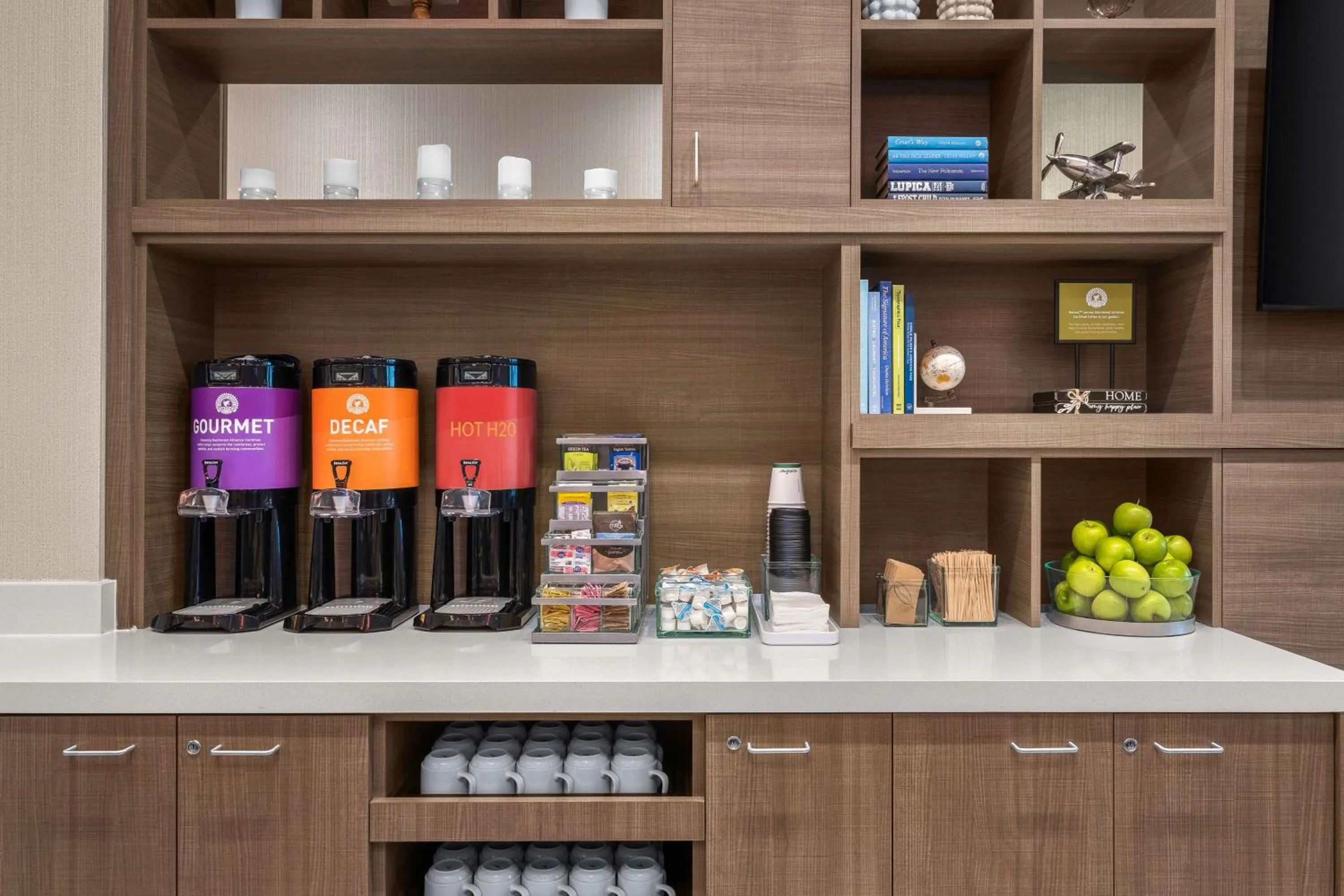 Lobby or reception in Home2 Suites By Hilton Eureka