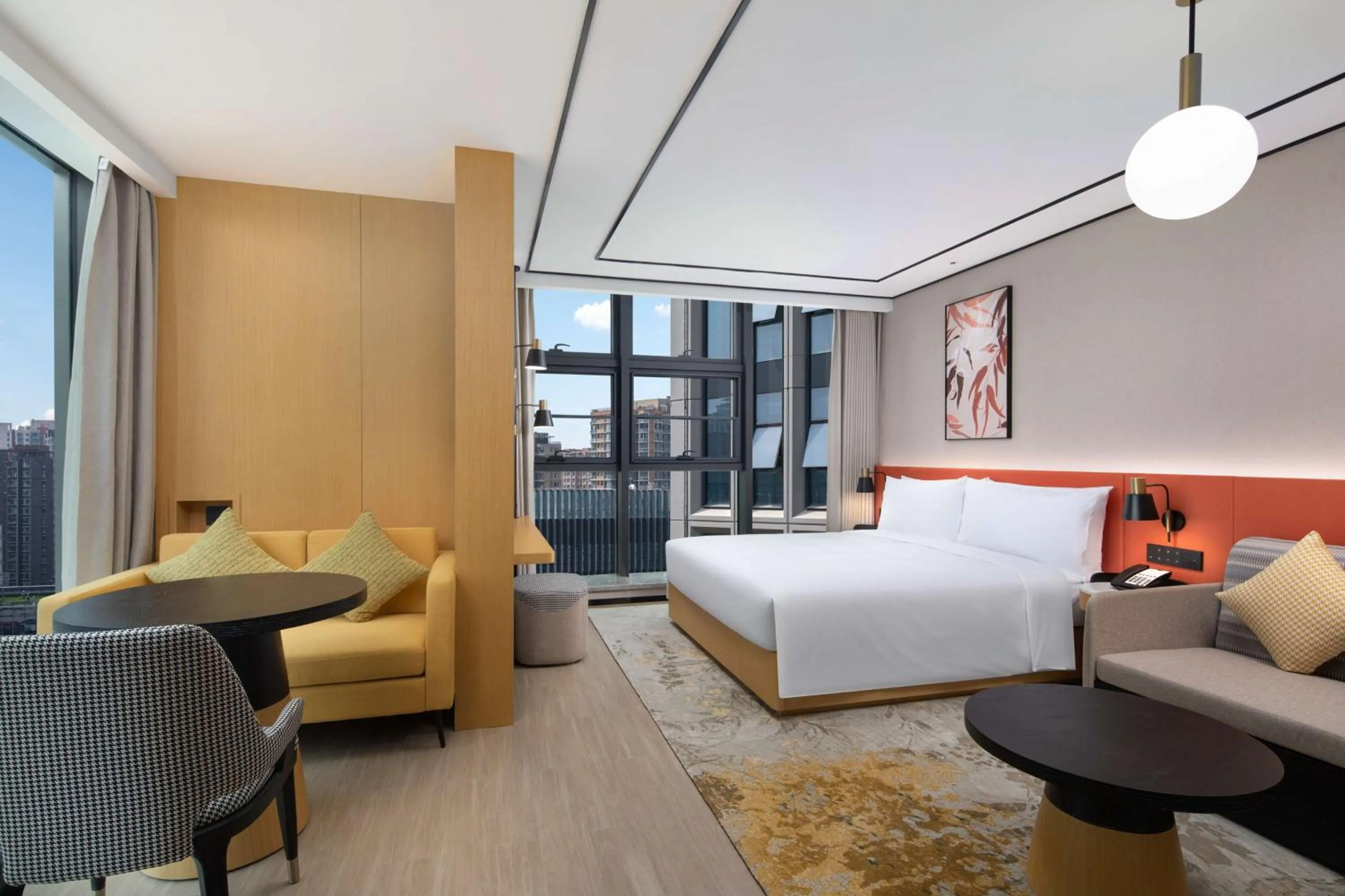 Living room, Bed in Hilton Garden Inn Beijing Huaxiang Tiantan Hospital