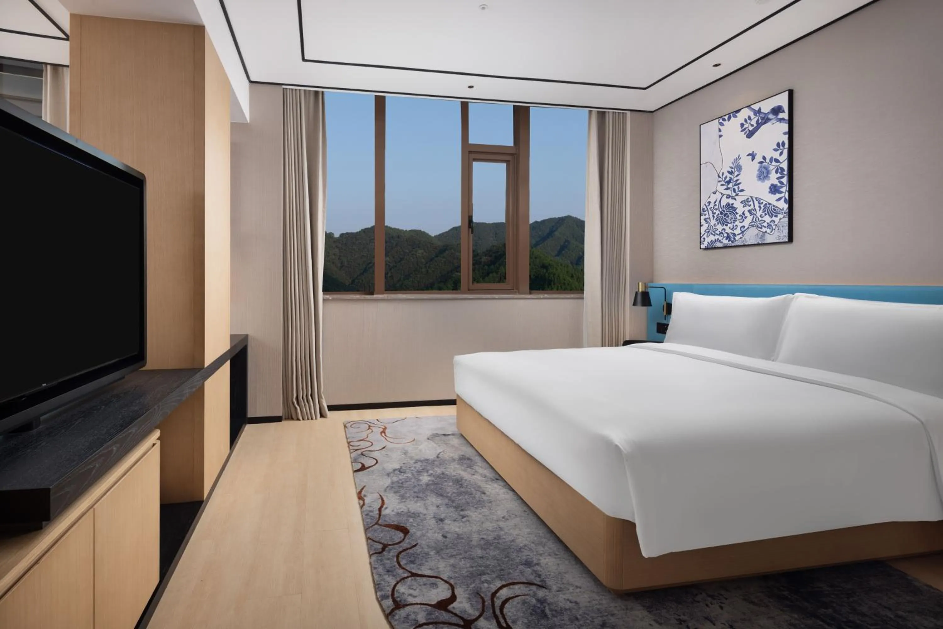 Photo of the whole room, Bed in Hilton Garden Inn Jingdezhen Taoyuan Valley