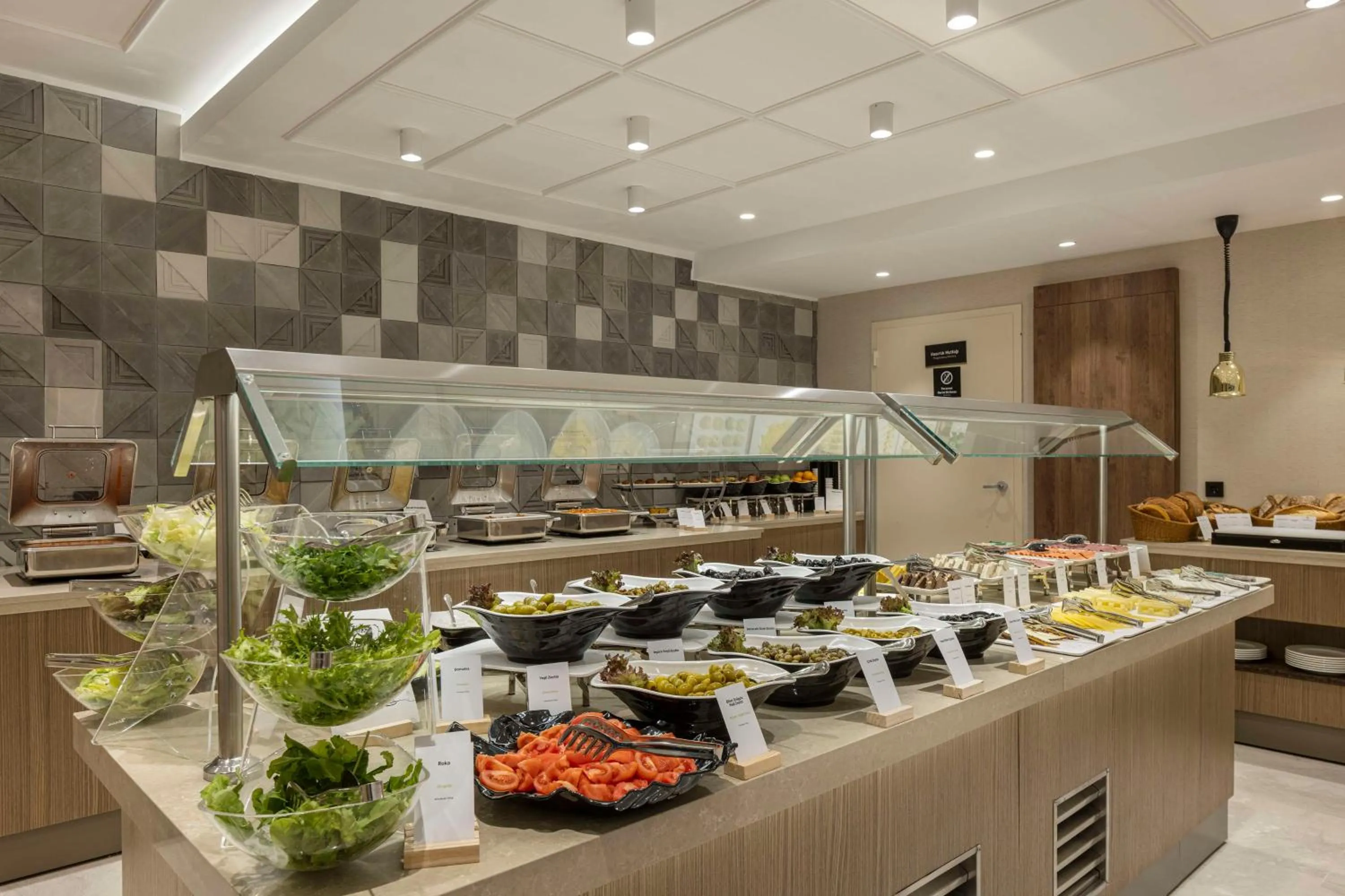 Restaurant/places to eat in Doubletree By Hilton Suites Trabzon Yomra