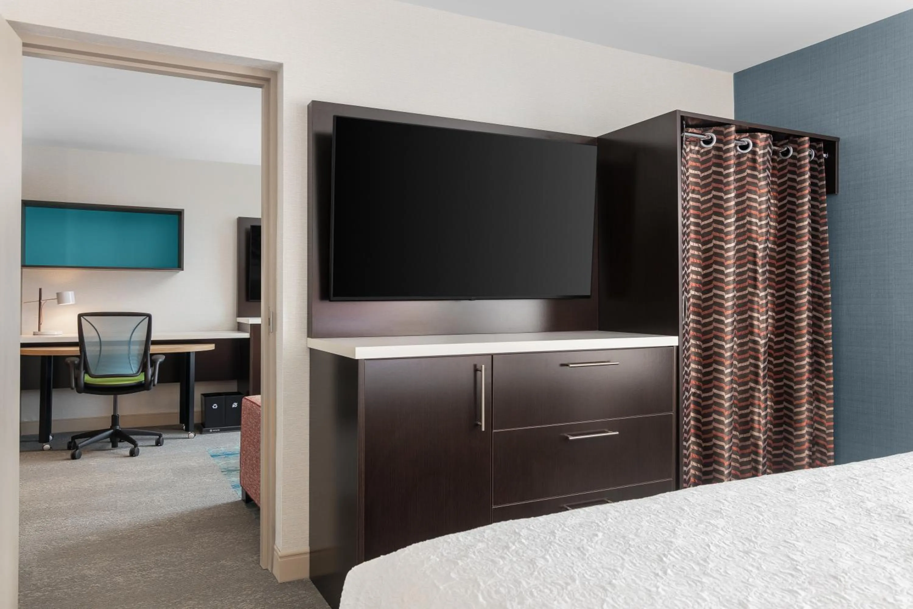 Bedroom, Bed in Home2 Suites By Hilton Kitchener