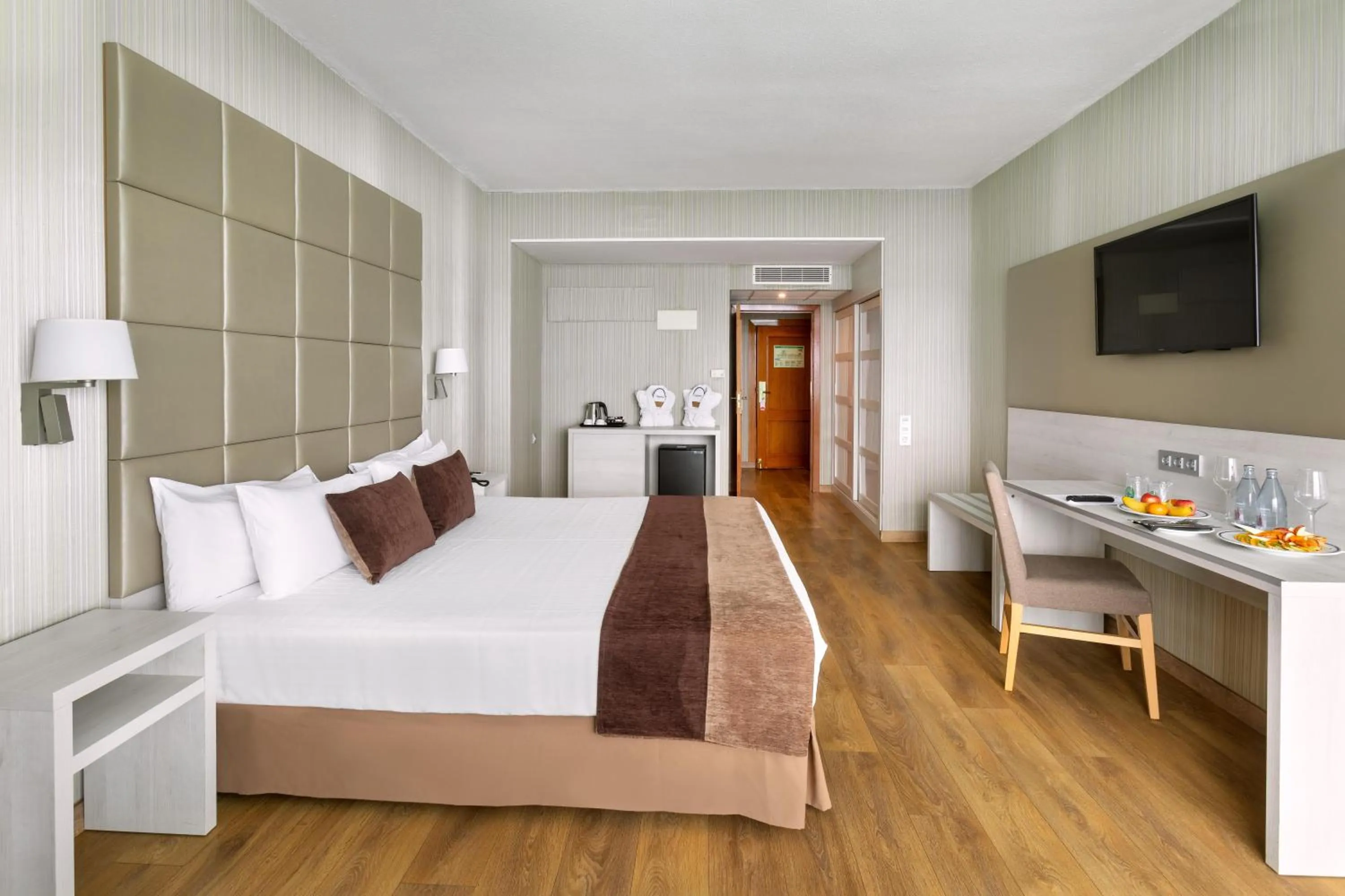 Photo of the whole room, Bed in Hotel Best Semiramis