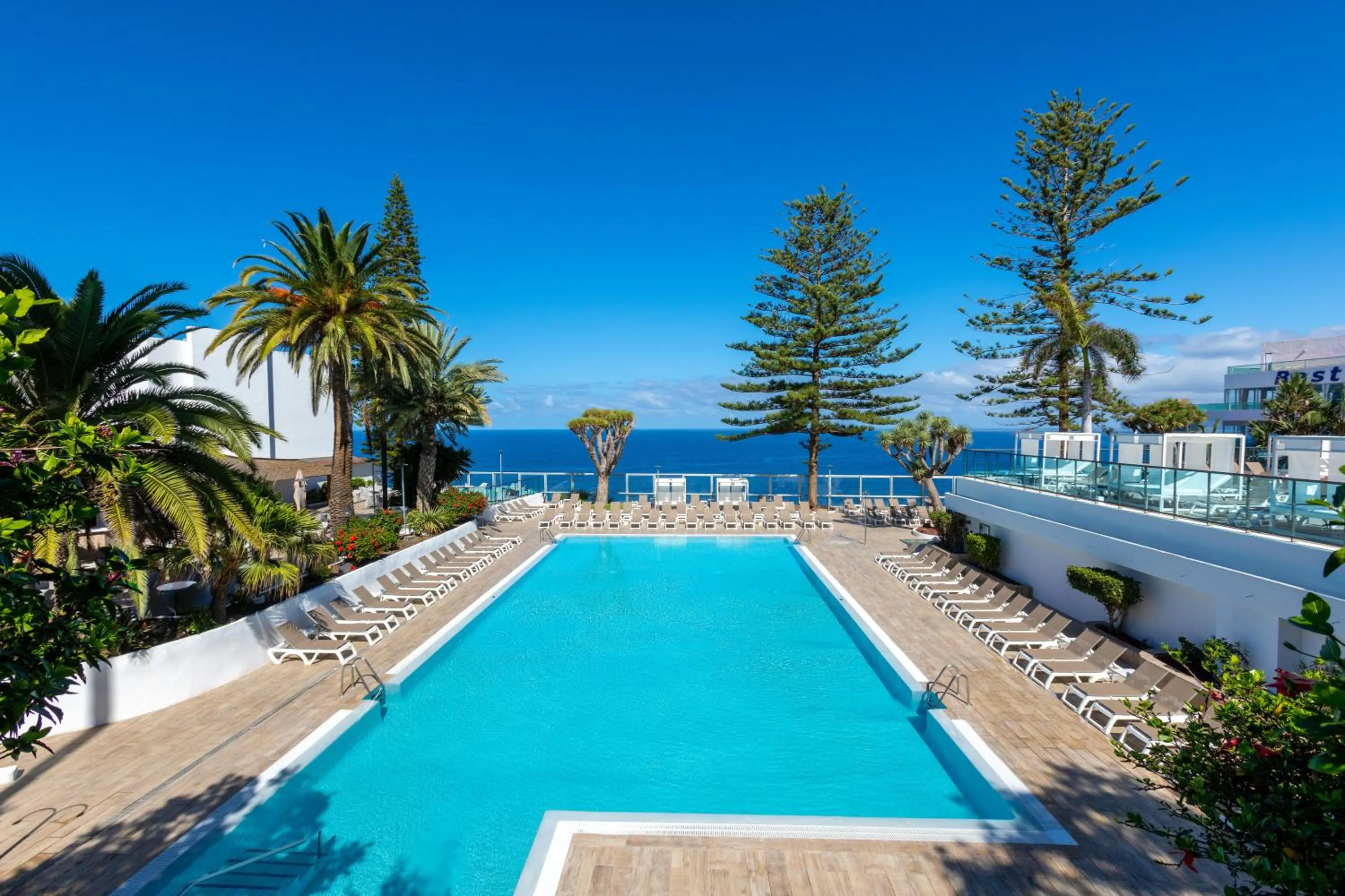 Swimming pool in Hotel Best Semiramis