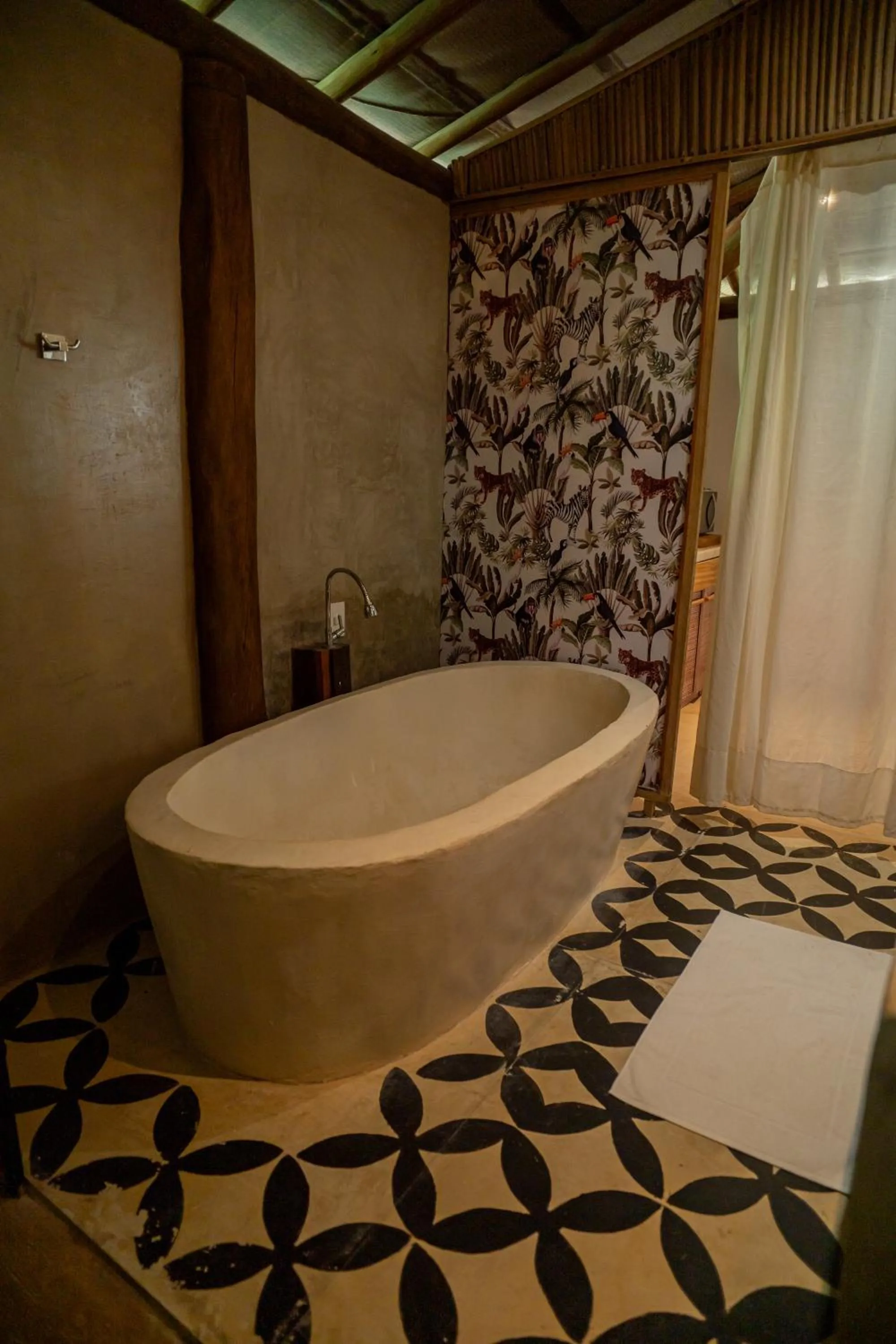 Bath in Zebra Boutique Hotel