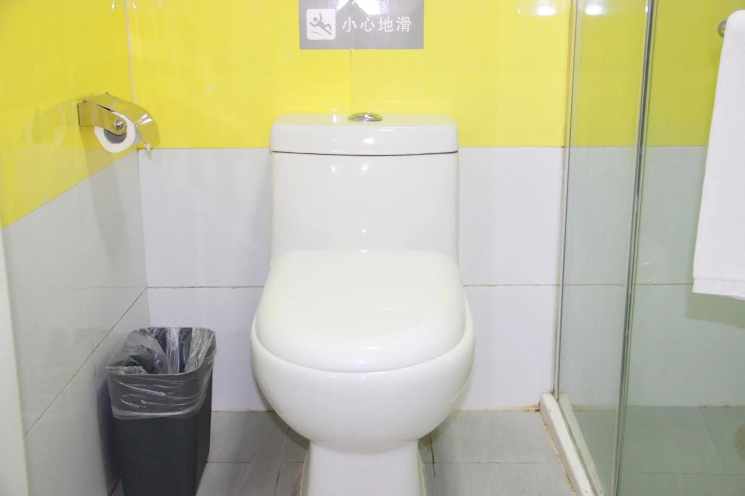 Toilet in 7Days Inn Deyang Wenmiao Square