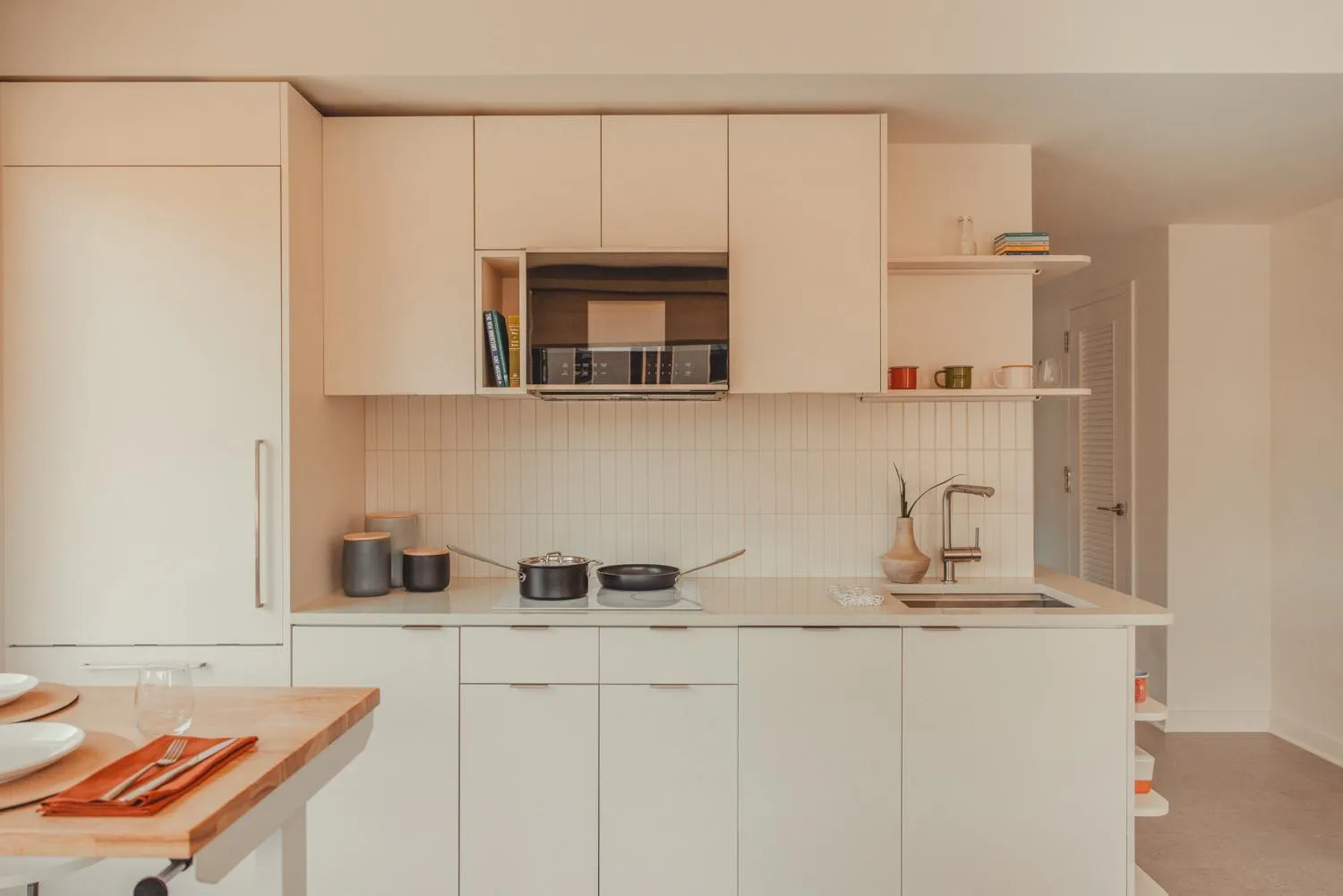 Kitchen or kitchenette in Scout Living, powered by Placemakr - Midtown