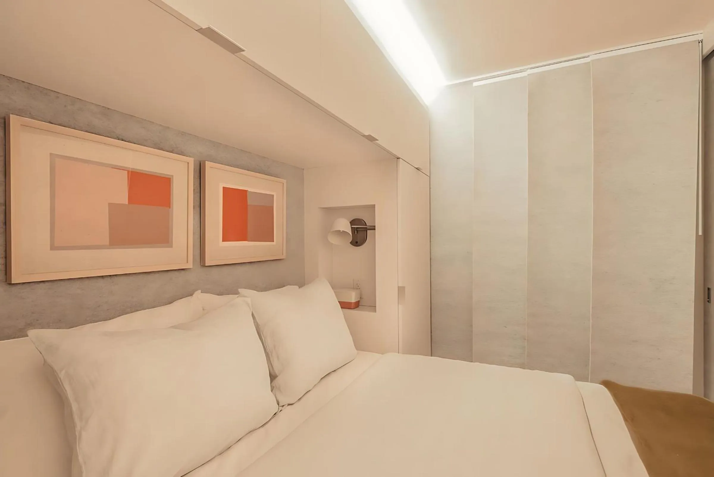 Bed in Scout Living, powered by Placemakr - Midtown