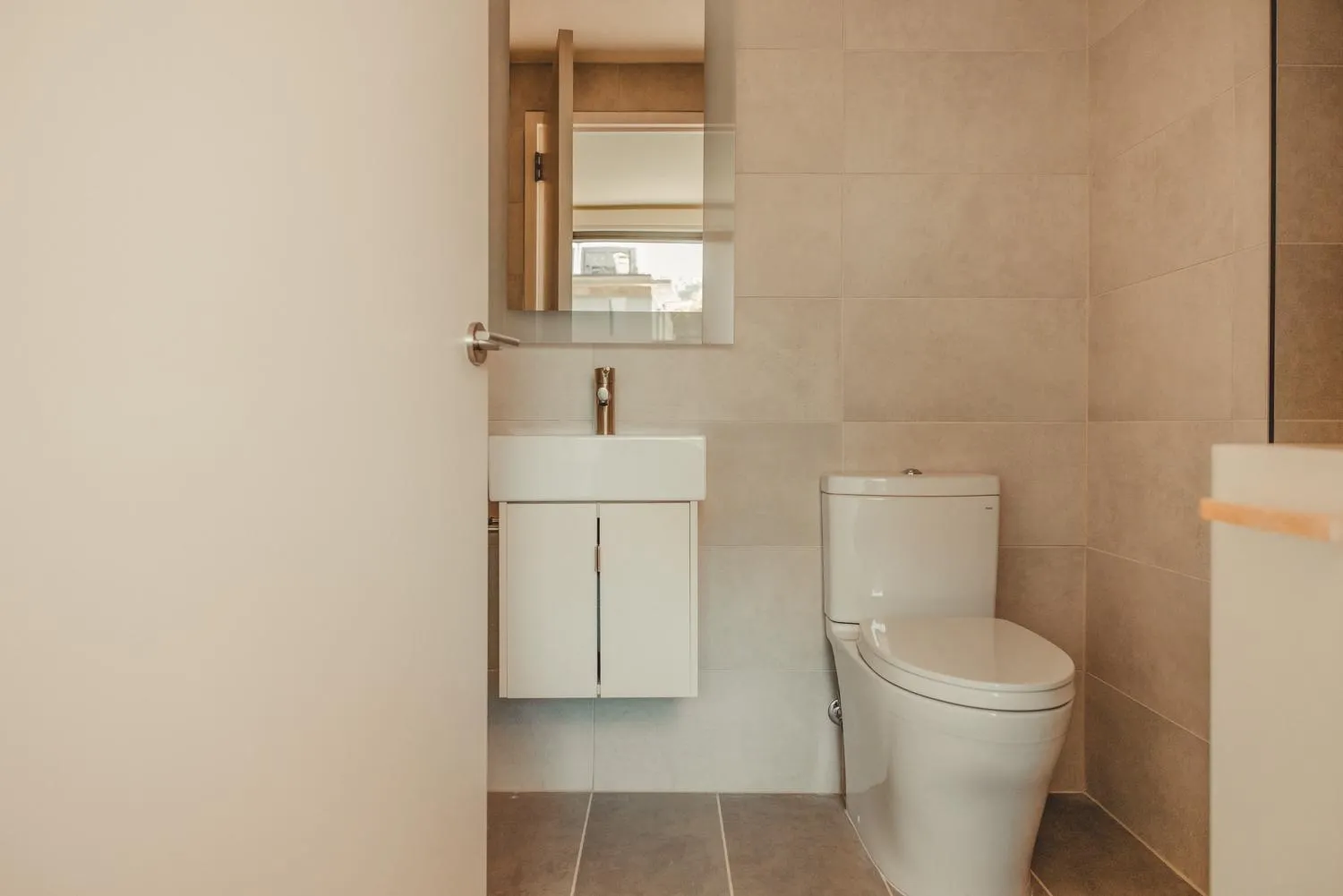 Toilet in Scout Living, powered by Placemakr - Midtown