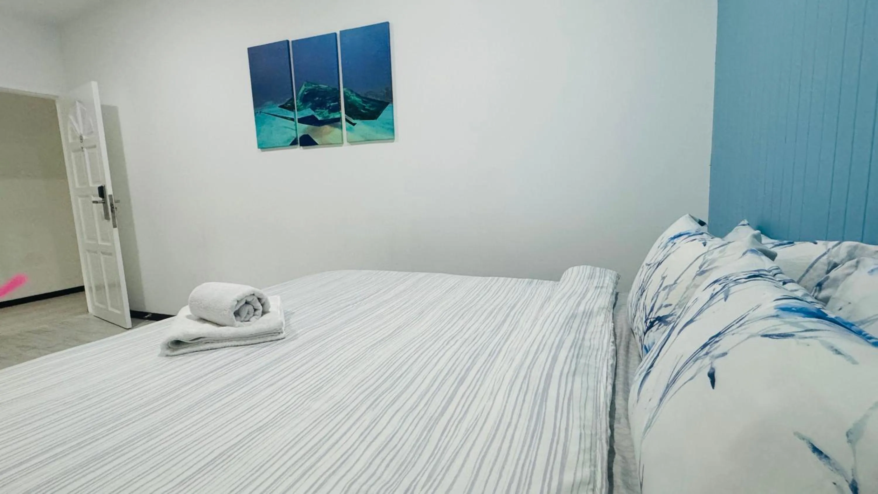 Bed in Wave Crest Retreat