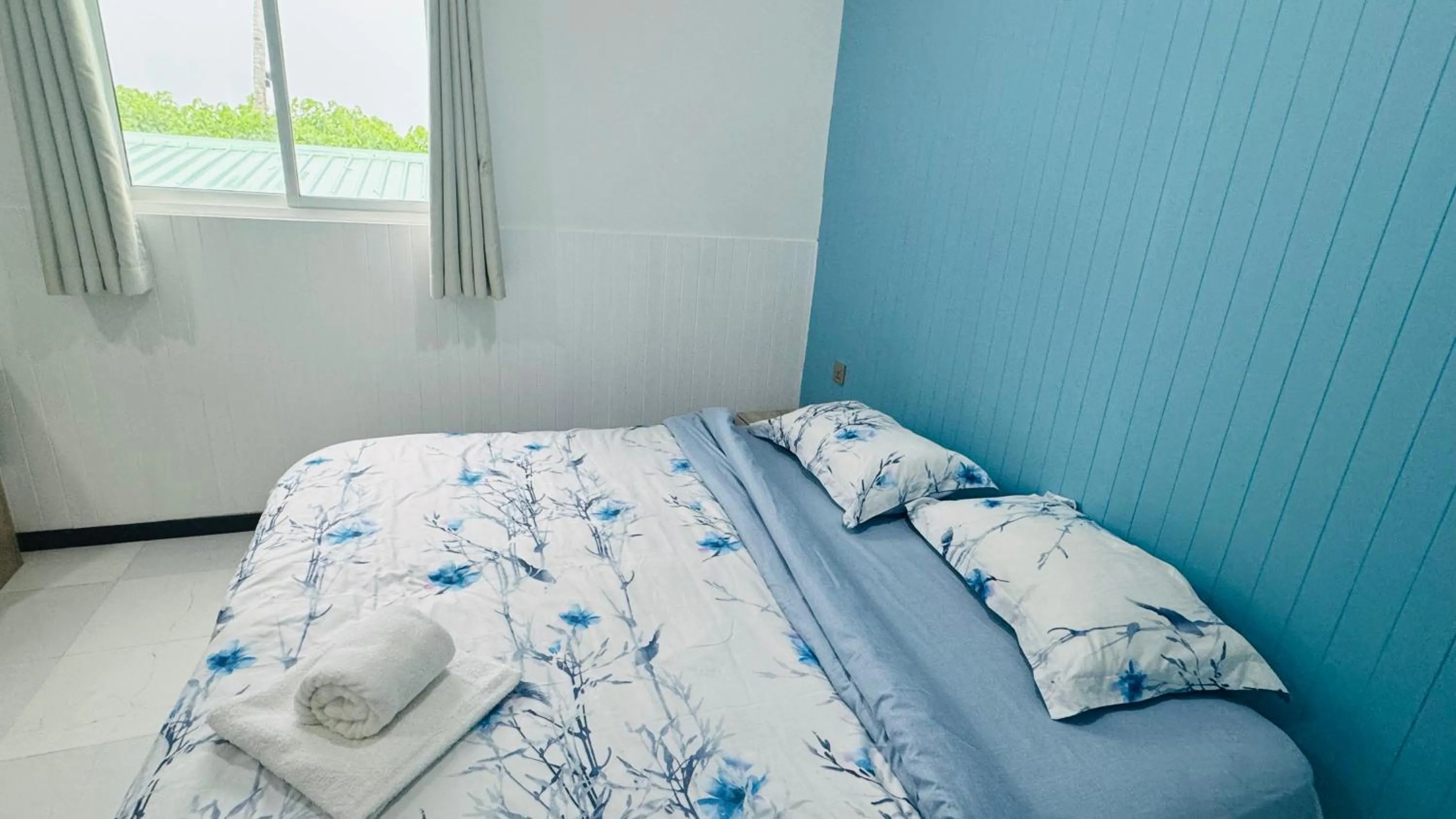 Bed in Wave Crest Retreat