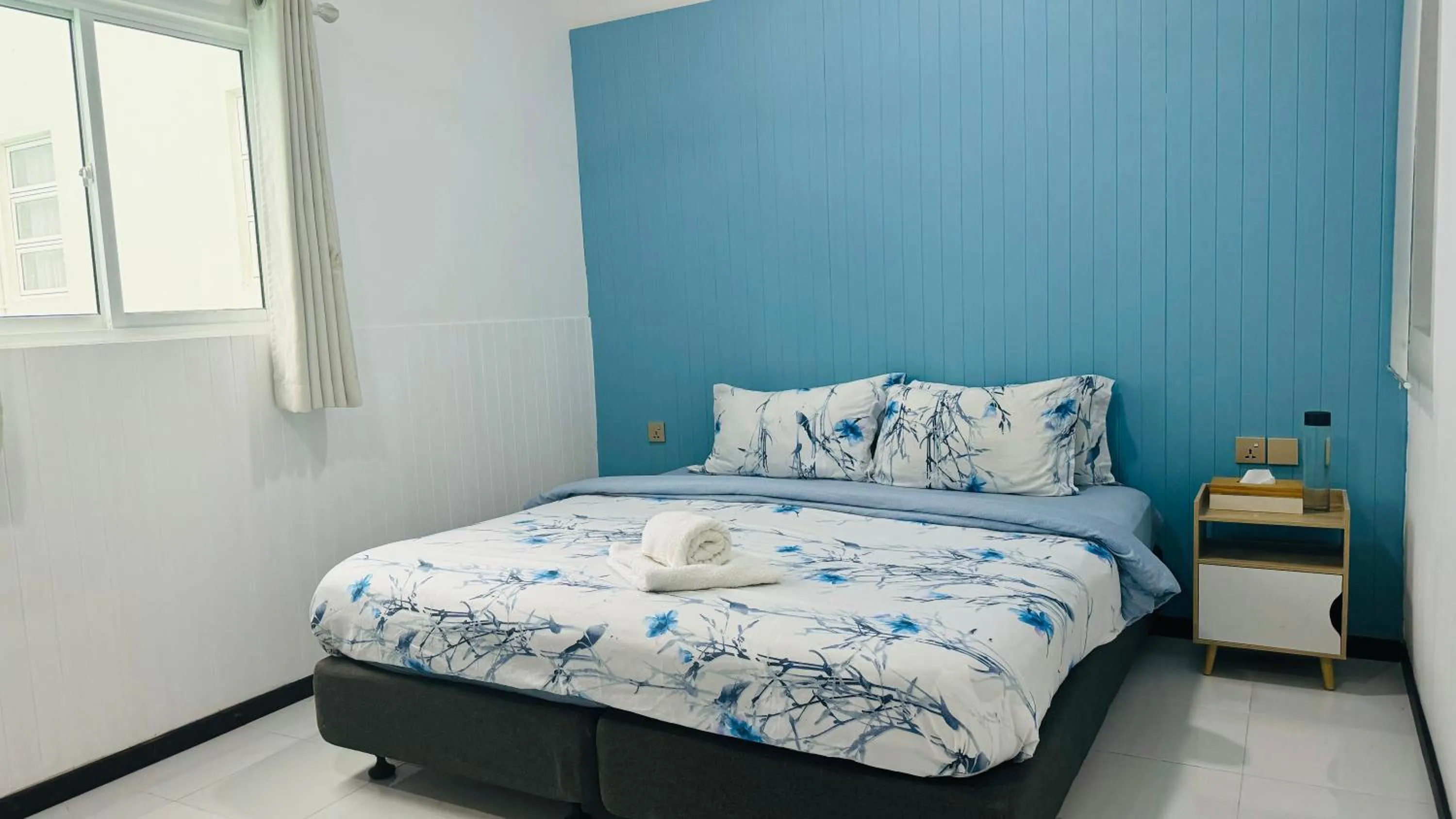 Bed in Wave Crest Retreat