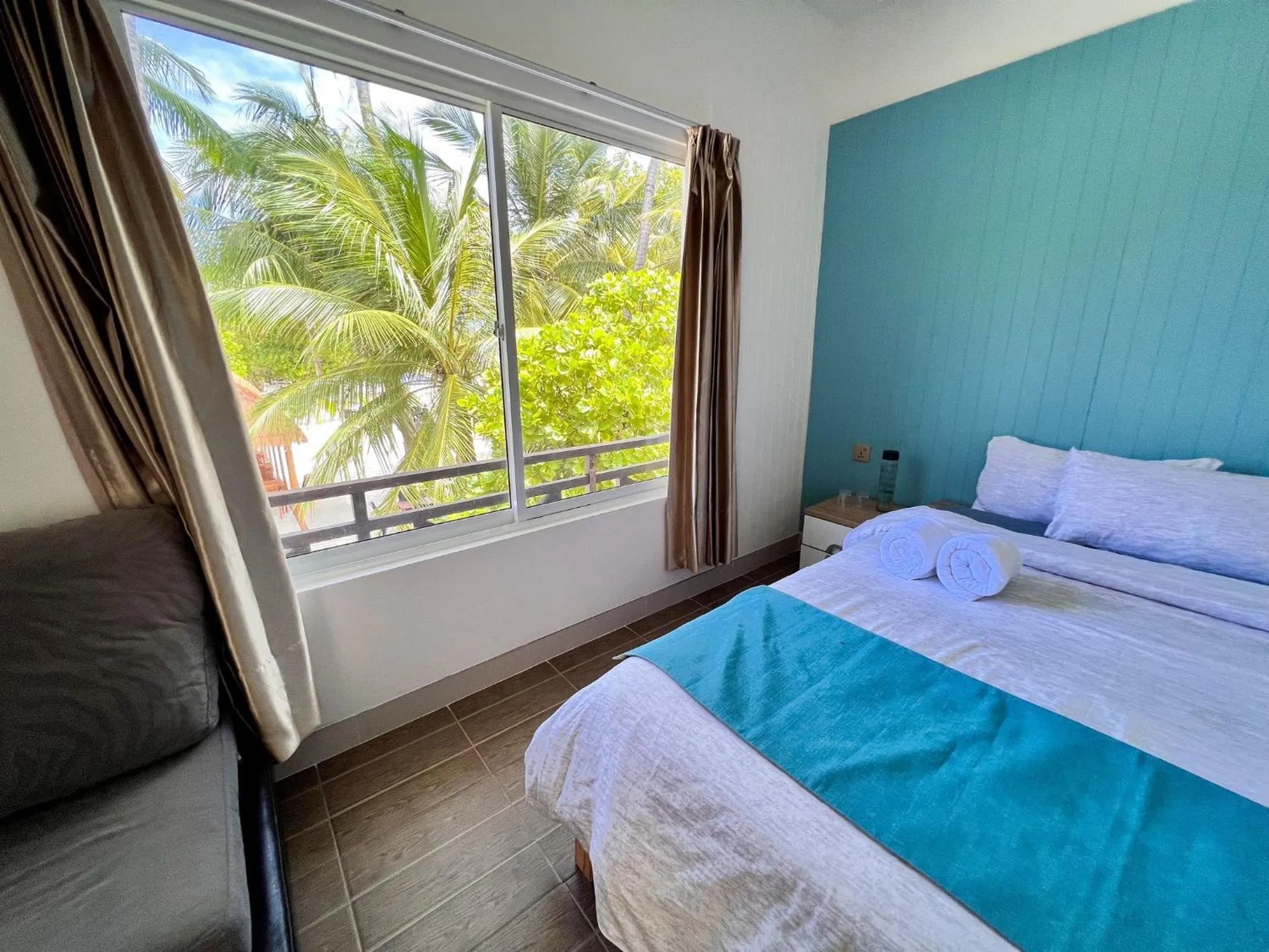 Bed in Wave Crest Retreat