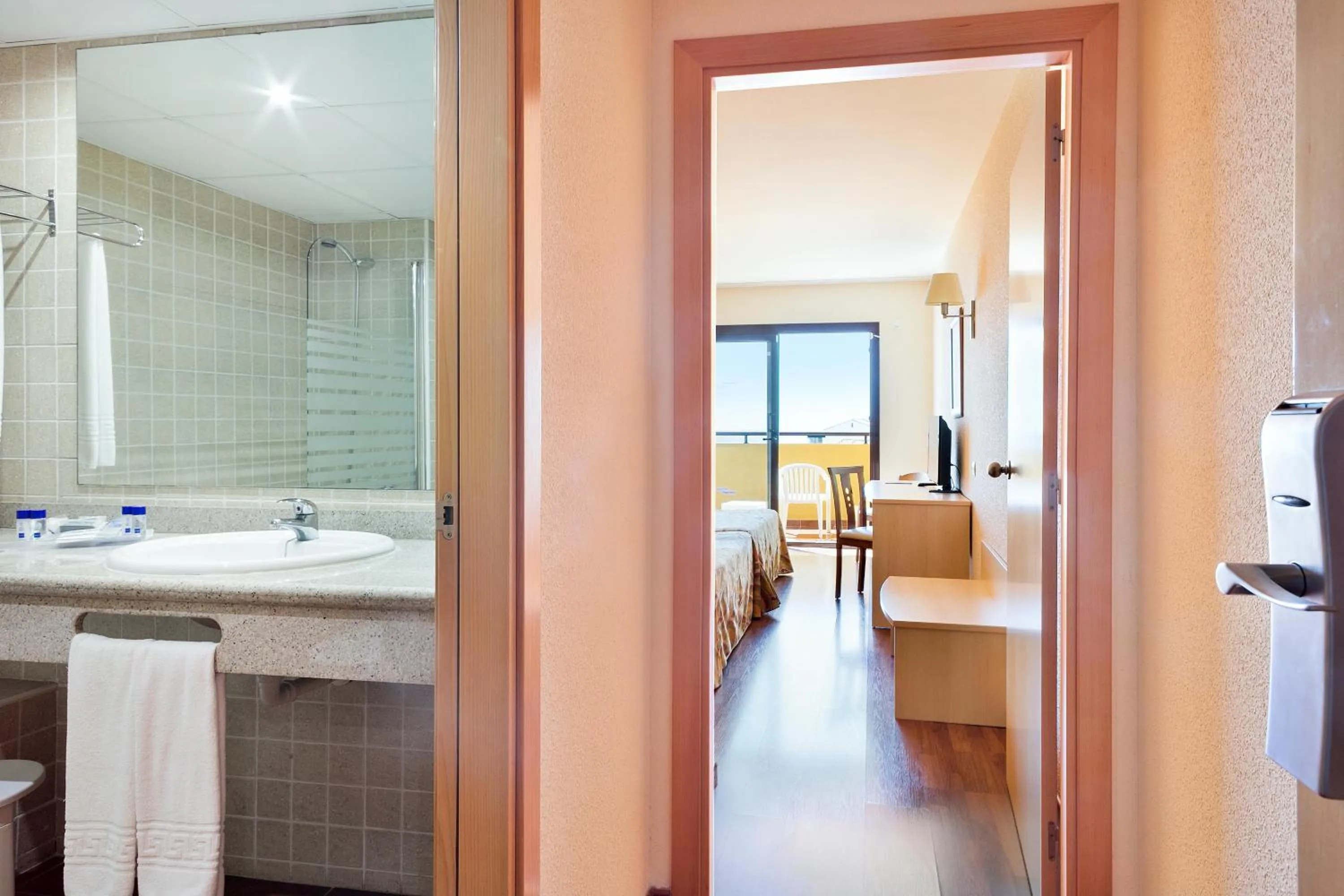 Photo of the whole room in Hotel Best Alcázar