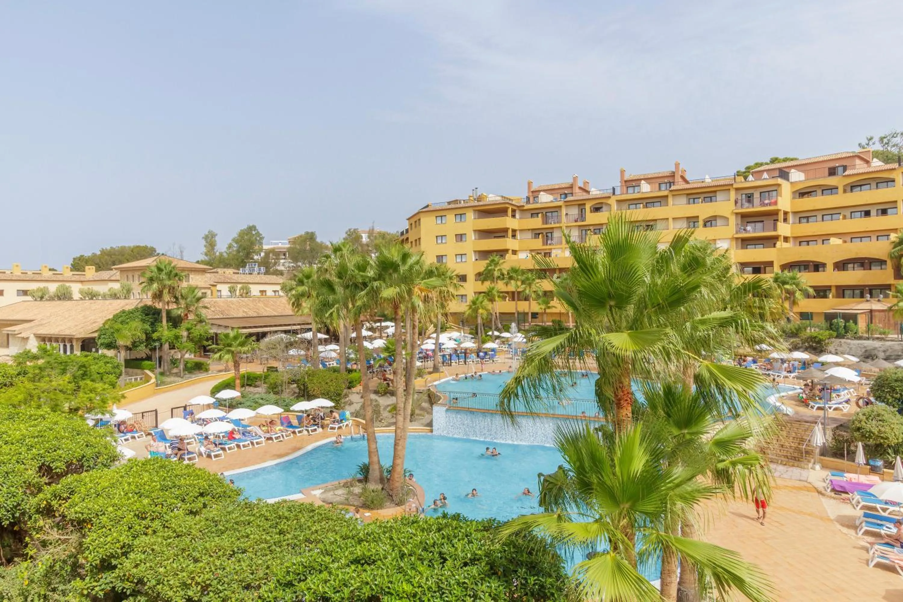 Swimming pool in Hotel Best Alcázar
